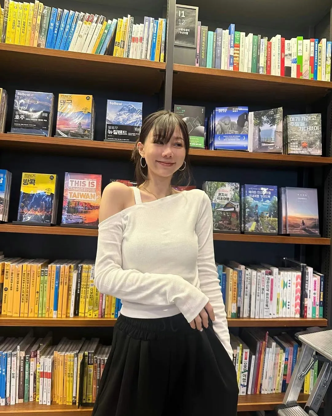 正韓-斜肩帶修身上衣