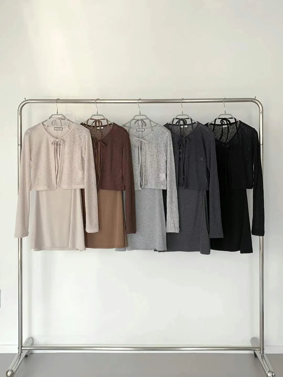 正韓-漂亮的妳繞脖長版背心洋+罩衫set