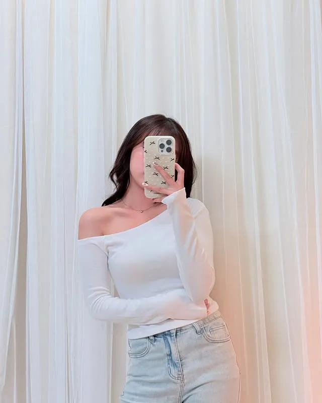 小薈激推自留兩色！超顯瘦斜肩性感上衣