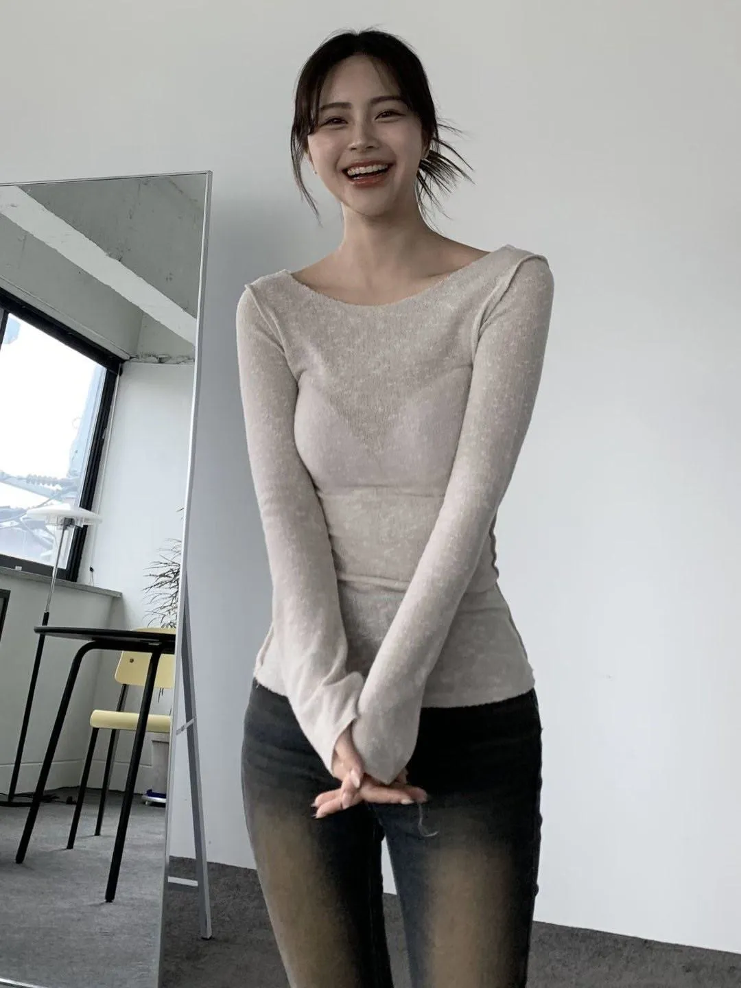 正韓透膚露背線條上衣