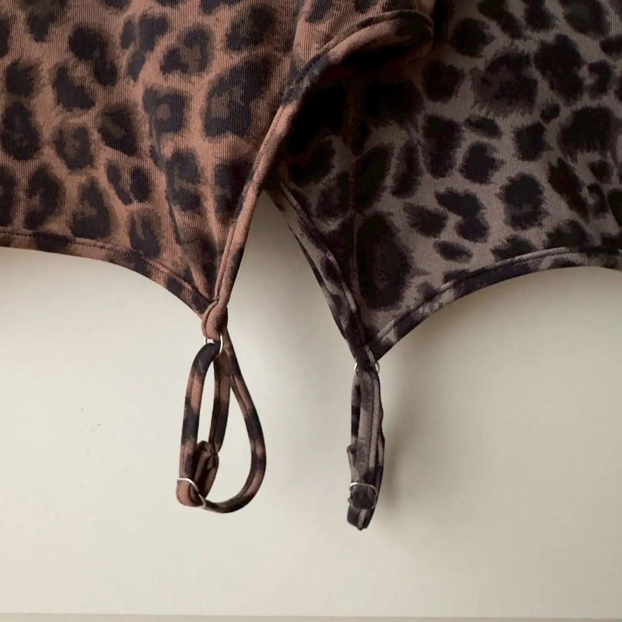 前綁帶豹紋細肩背心