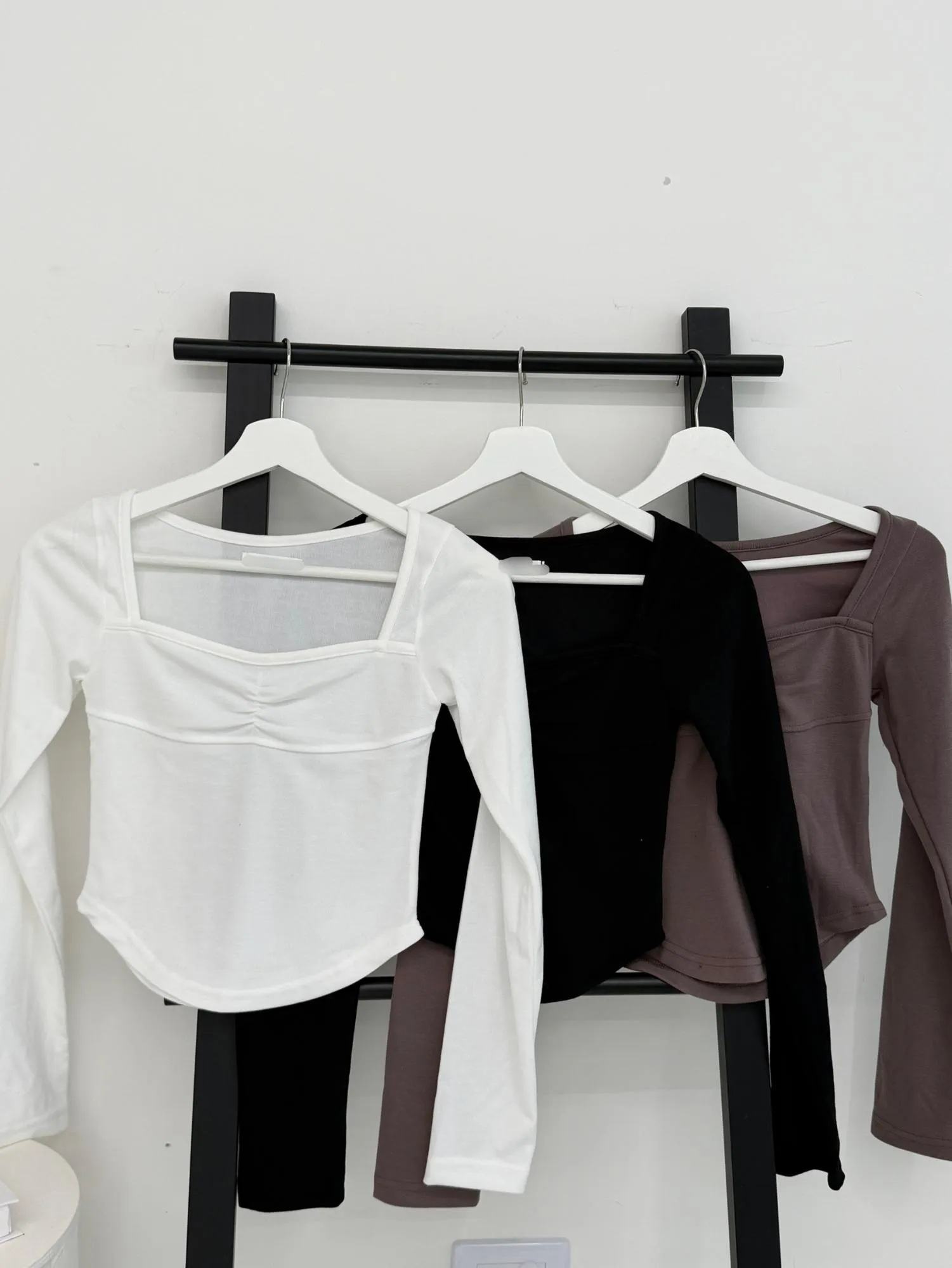 正韓貝拉前褶皺蝴蝶結上衣