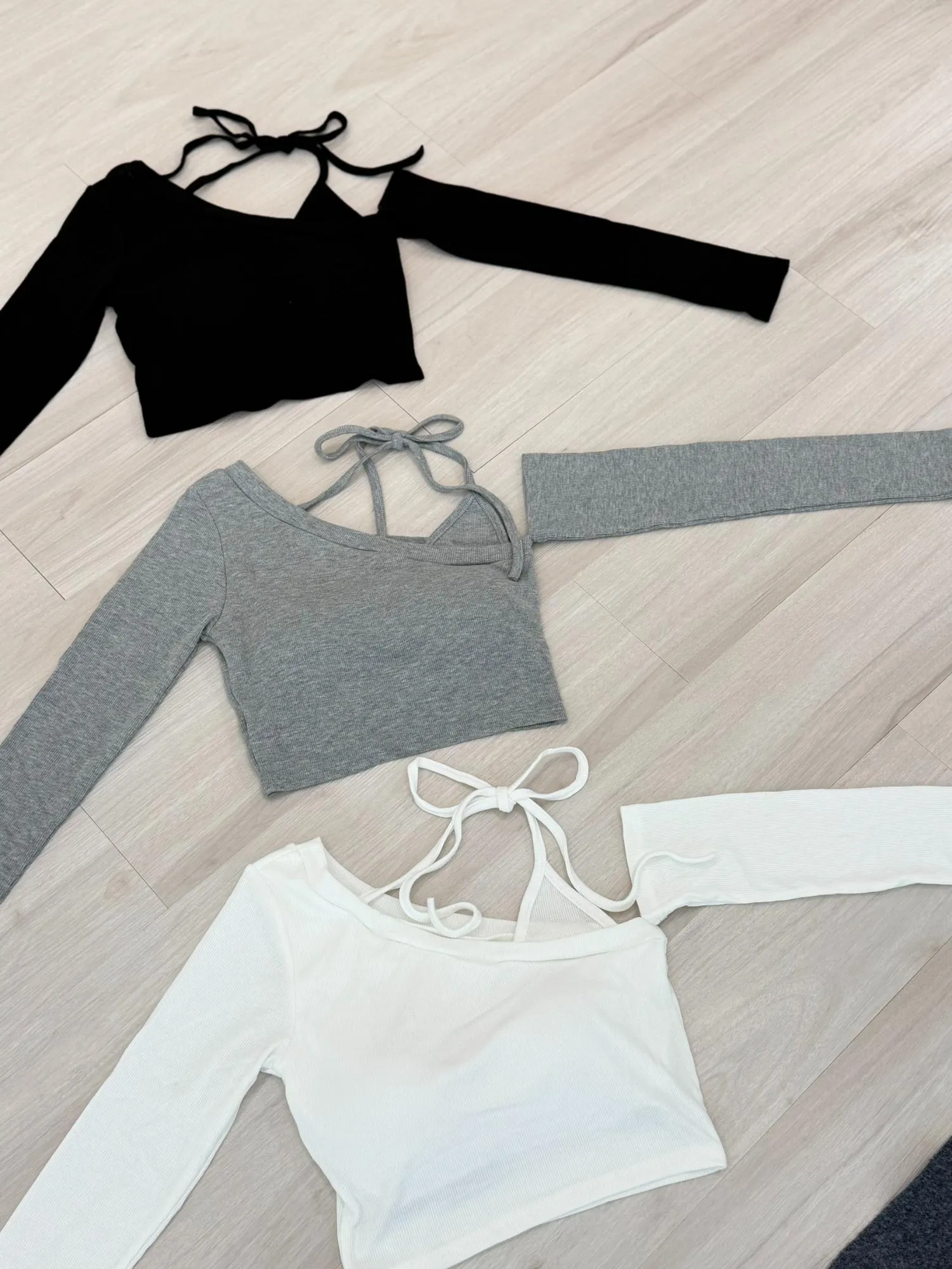 假兩件內胸墊繞脖綁帶上衣