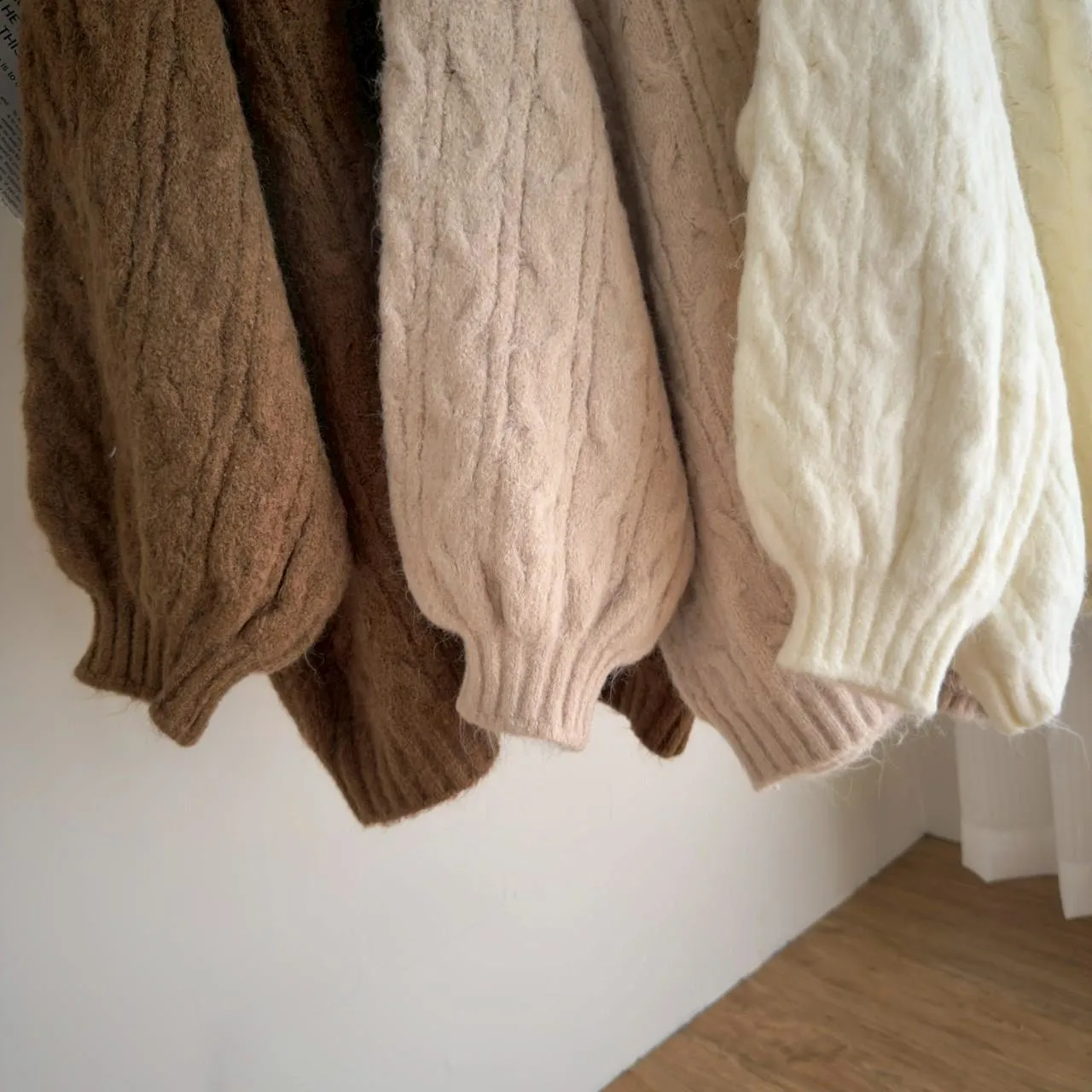 大版花苞袖V領麻花毛衣