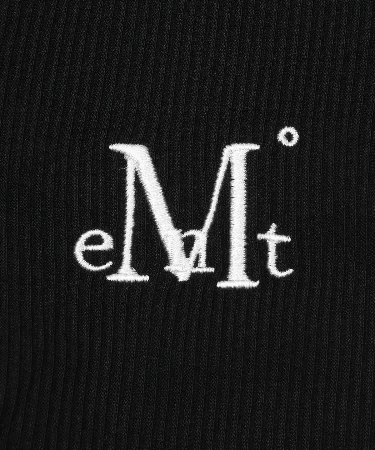 【預購】 MUCENT ANIV U-NECK SLIM FIT LONG SLEEVE T 排扣 素面 下圓弧 修身上衣