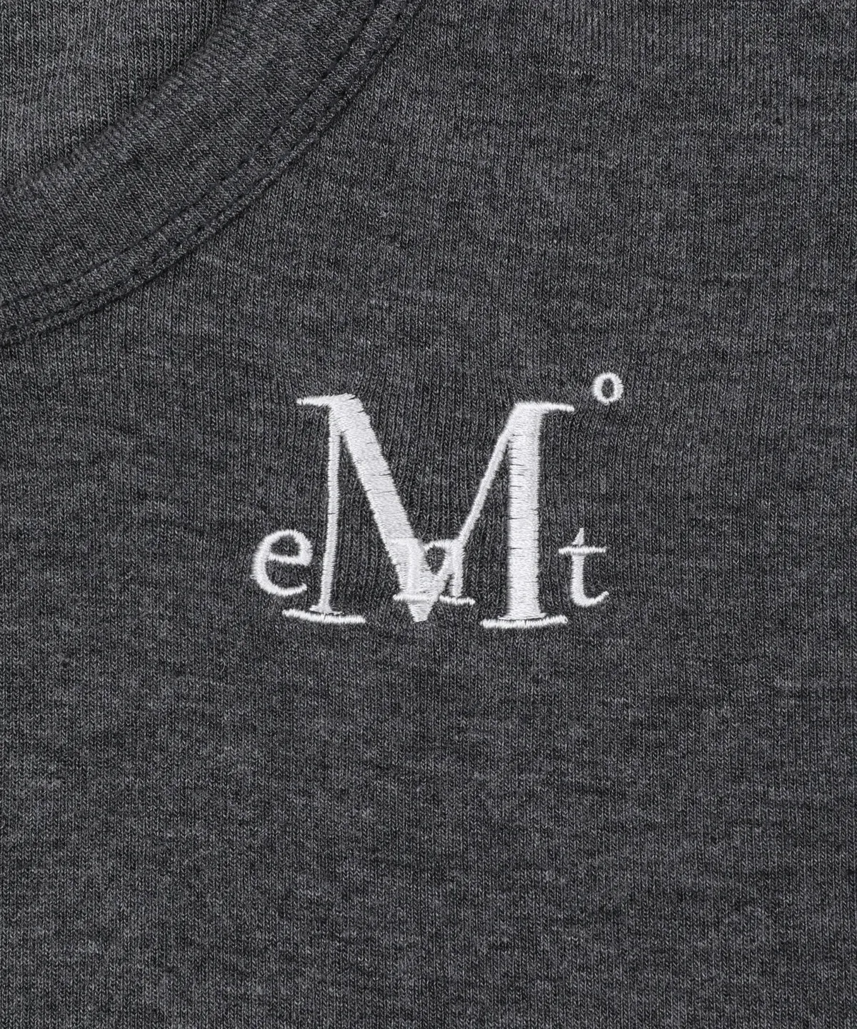 【預購】 MUCENT VELIN V-NECK CROP HALF T 刺繡 V領 修身上衣