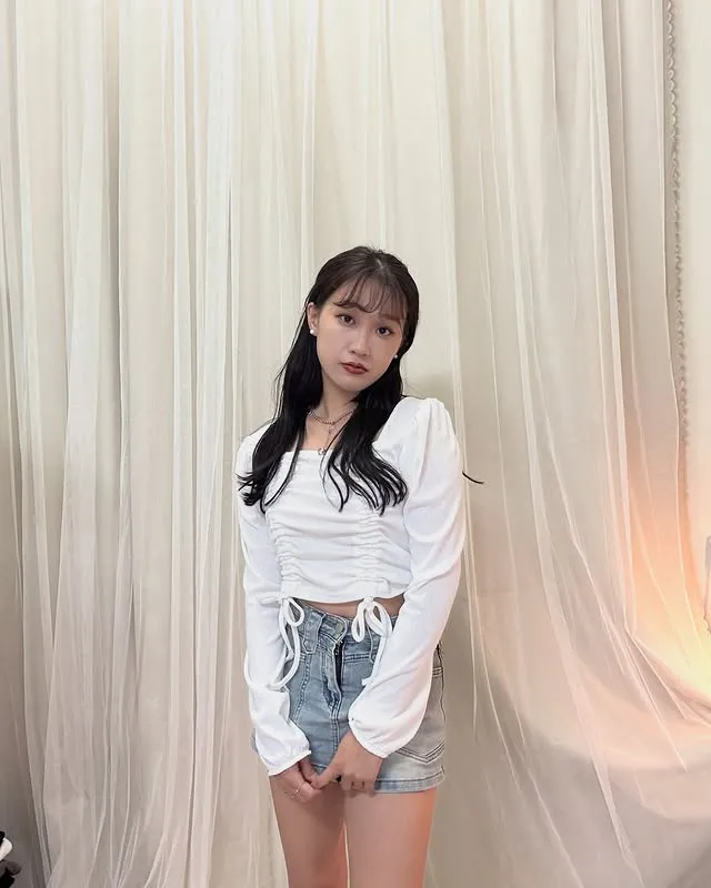 正韓柔美方領調肩上衣