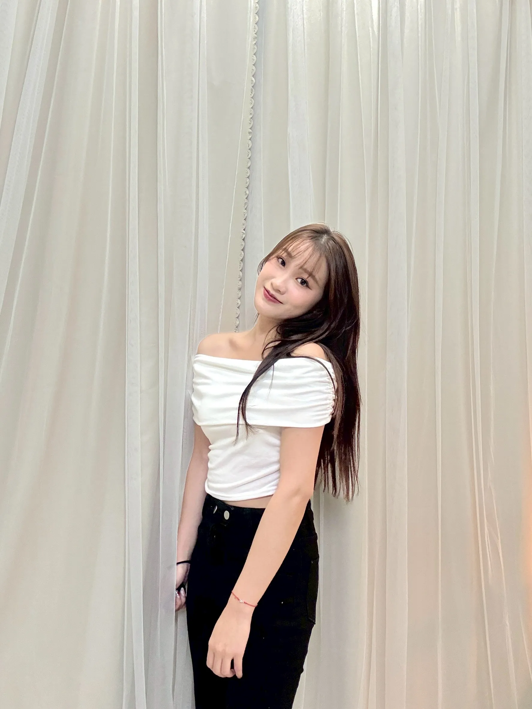 韓劇女主-正韓側邊抓皺顯瘦露肩一字領