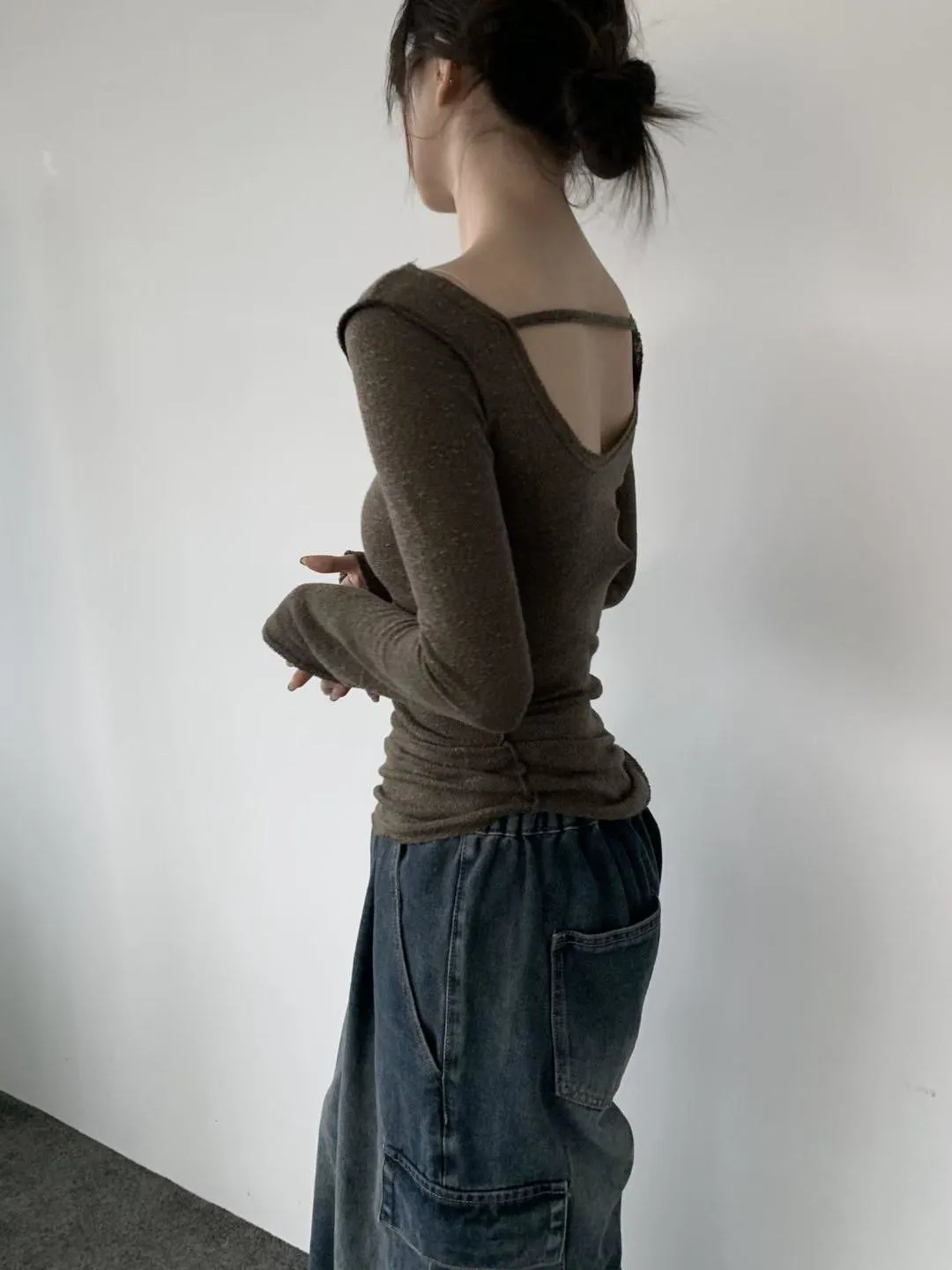 正韓透膚露背線條上衣