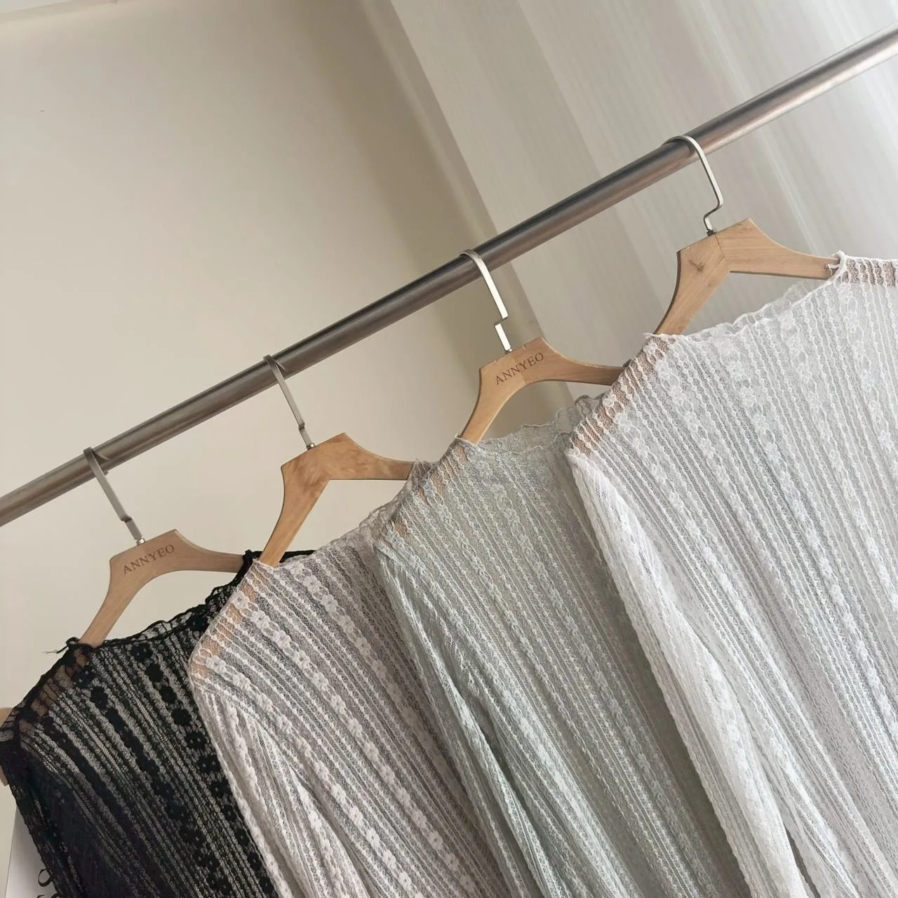 波浪蕾絲透紗打底衣