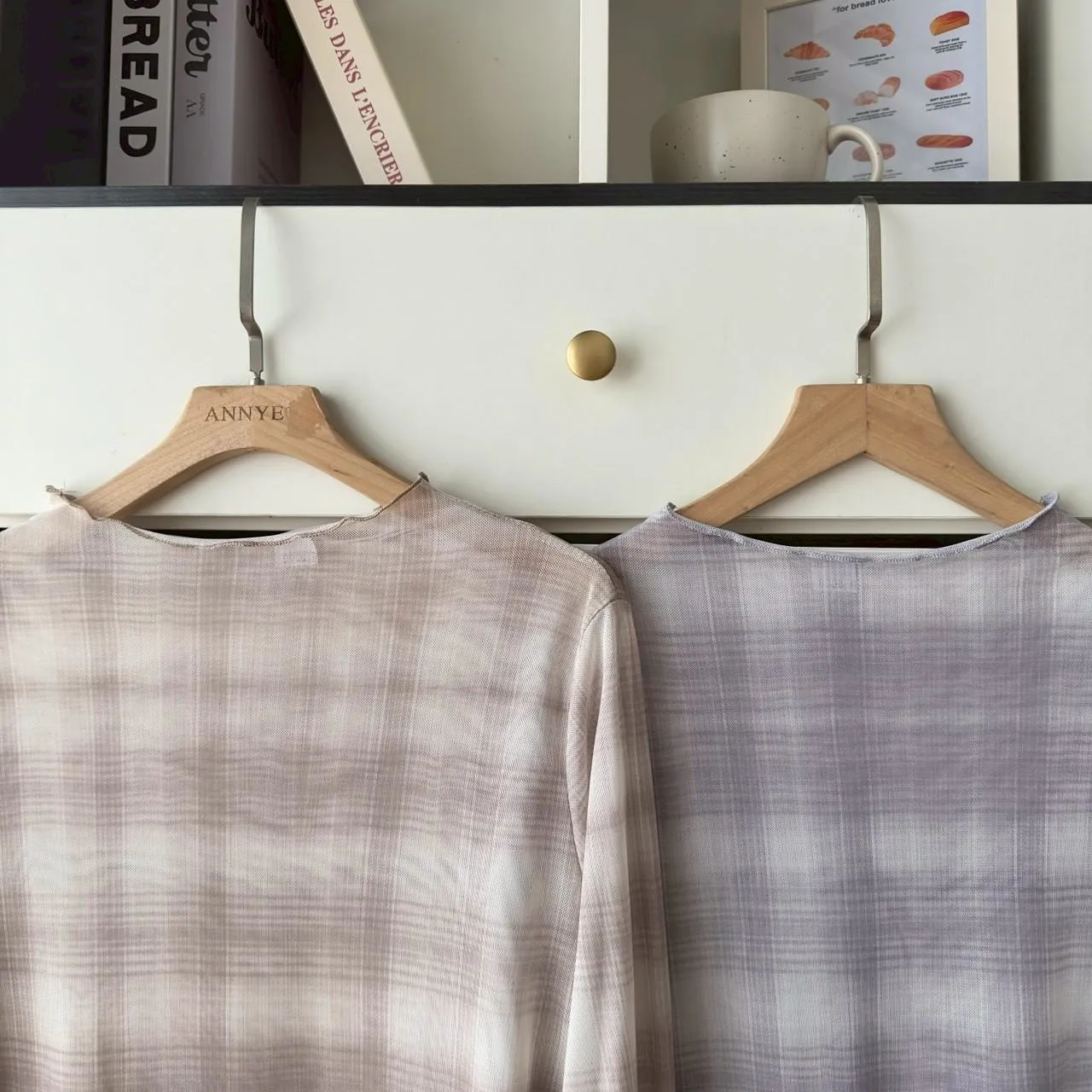 新面料雙格透紗打底衣