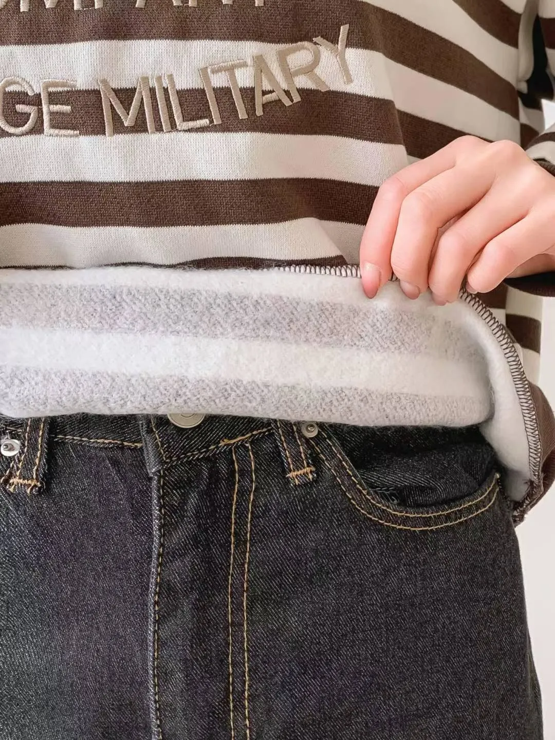 正韓條紋刺繡英字大學T