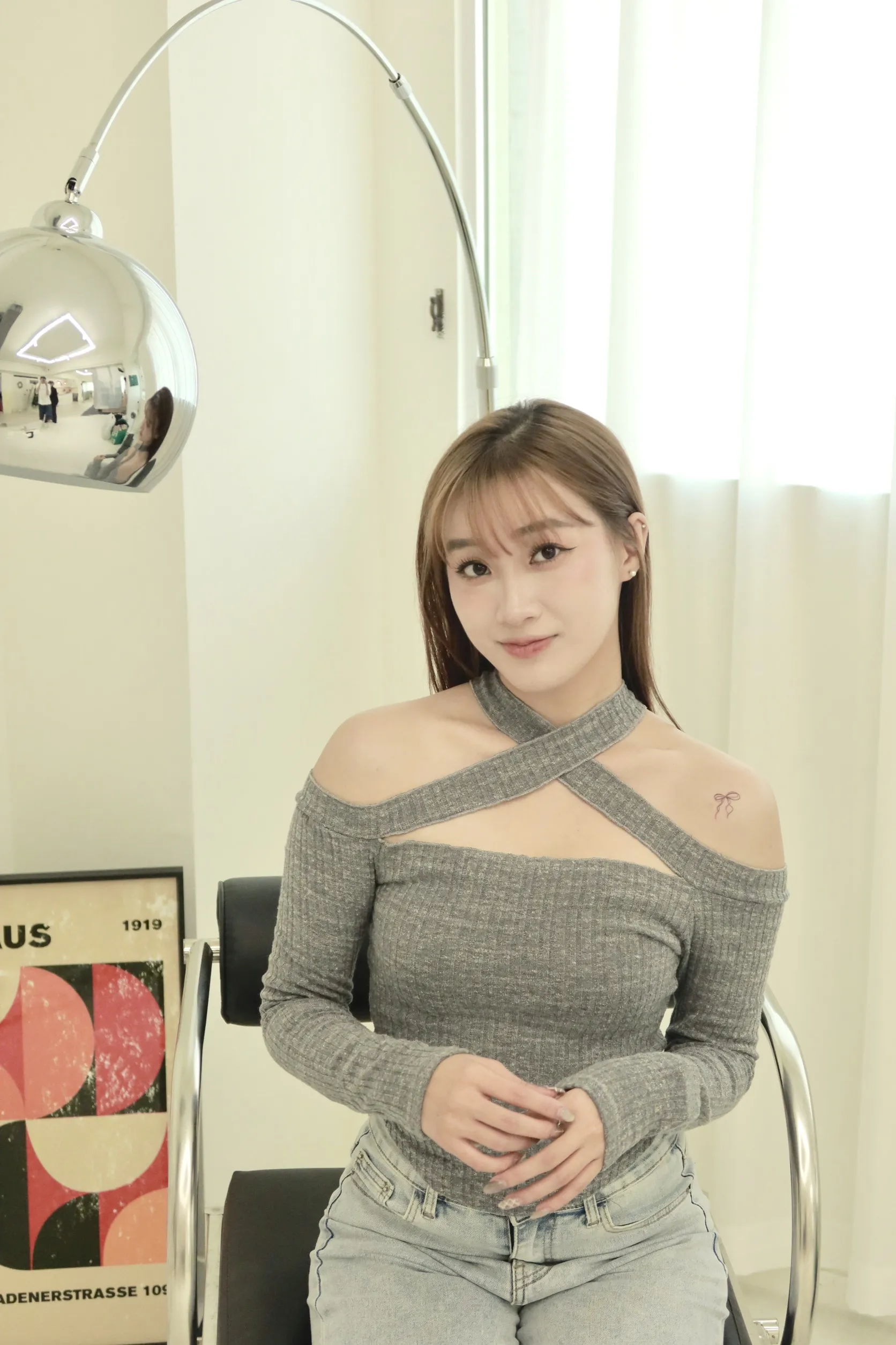 正韓性感露鎖骨交叉踢恤