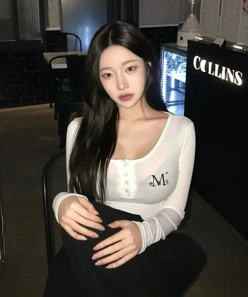 【預購】 MUCENT ANIV U-NECK SLIM FIT LONG SLEEVE T 排扣 素面 下圓弧 修身上衣