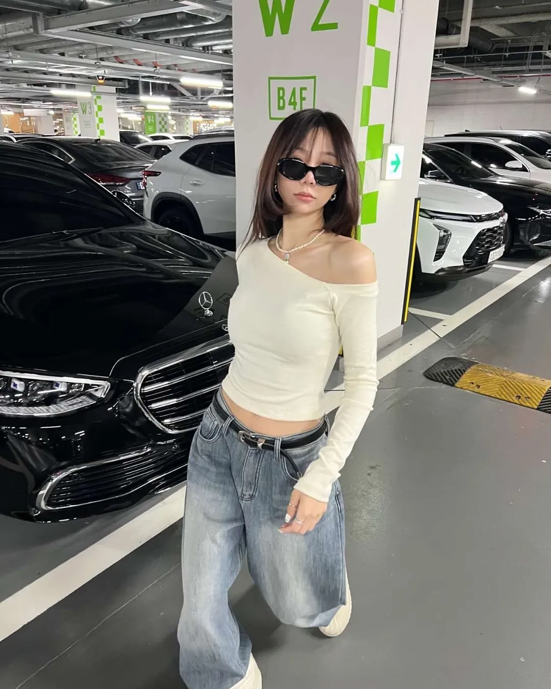 正韓-檔口爆款露肩修身上衣