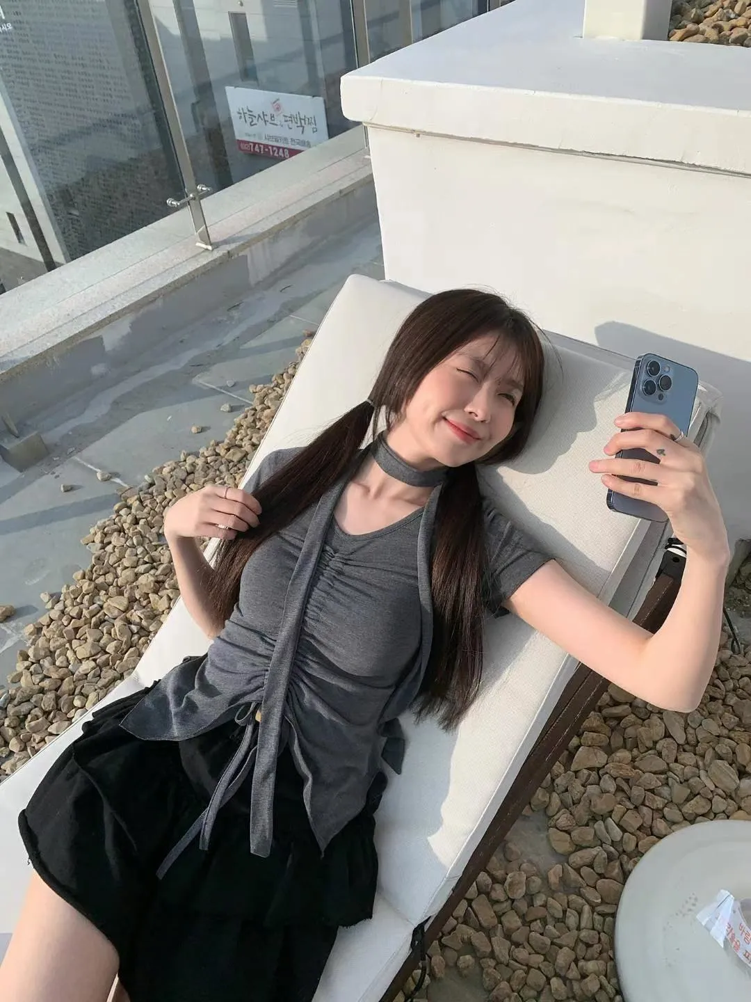 正韓-時髦女孩繞脖抓皺上衣 附繫帶