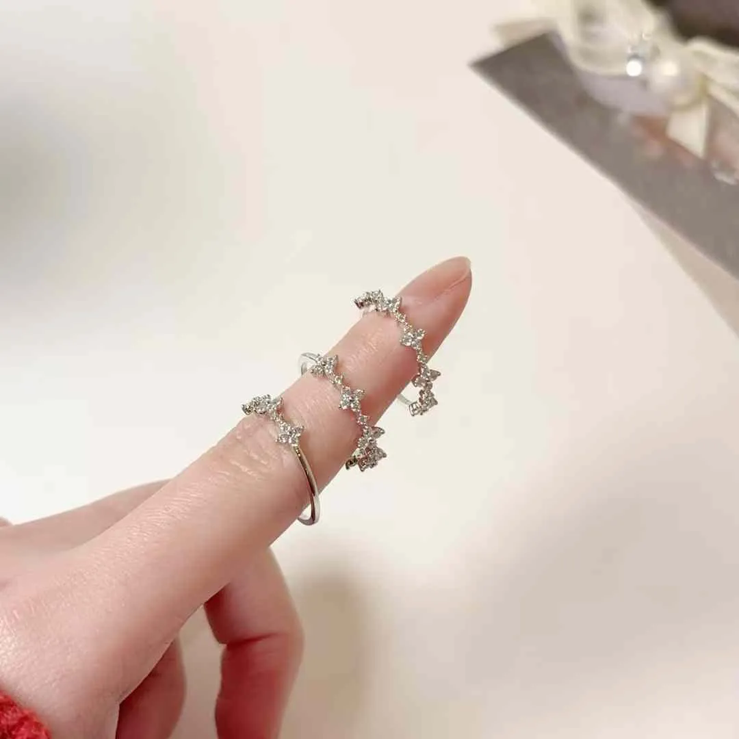 細緻小花閃鑽戒指（合金）