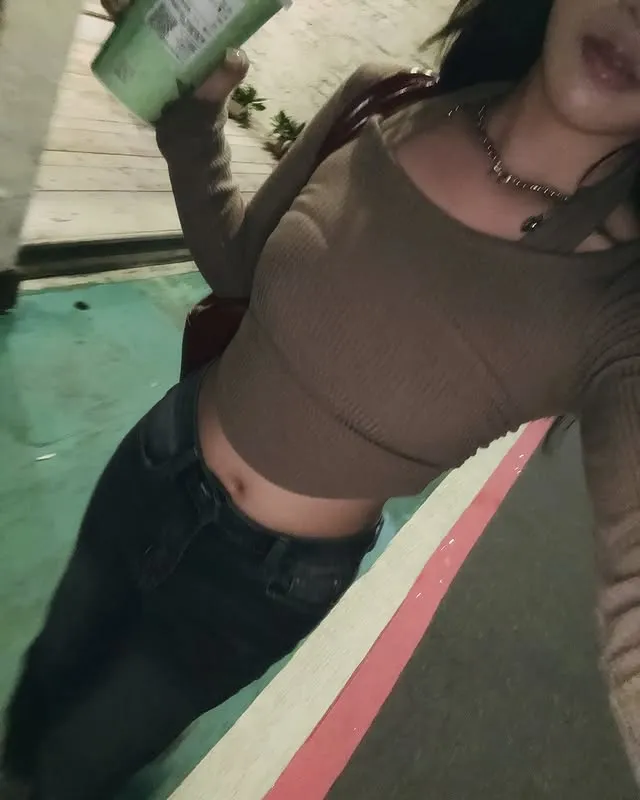 正韓假兩件掛脖顯瘦側腰褶皺上衣