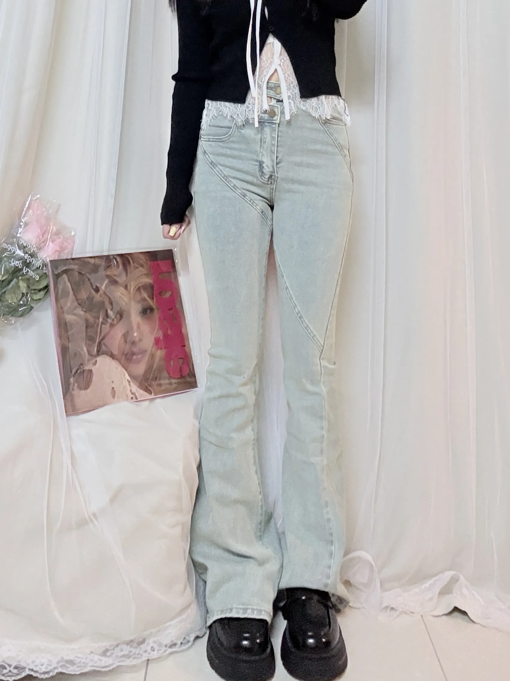 漫畫筷子腿-小心機鏤空高腰修身微喇叭牛仔褲