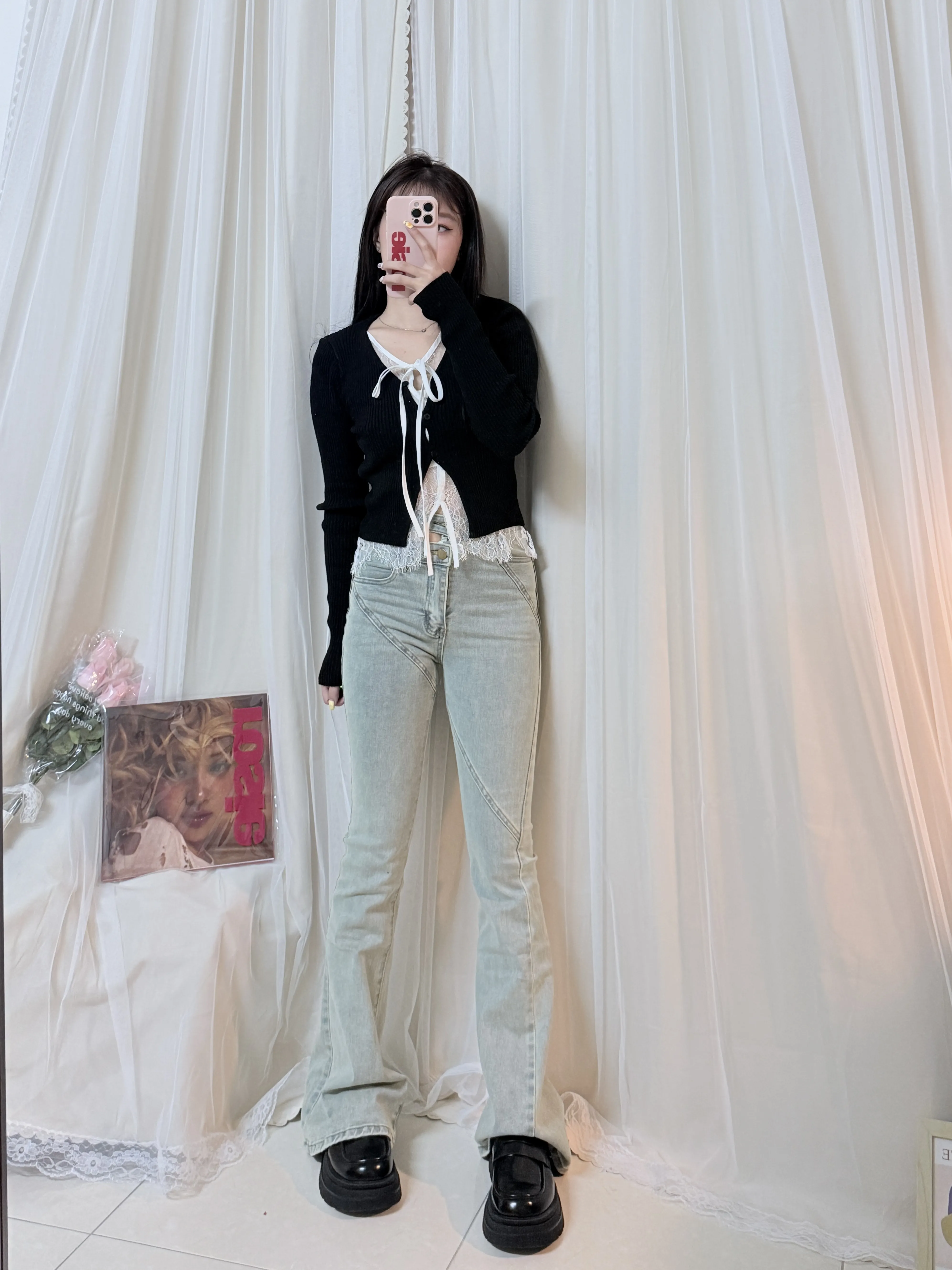 漫畫筷子腿-小心機鏤空高腰修身微喇叭牛仔褲