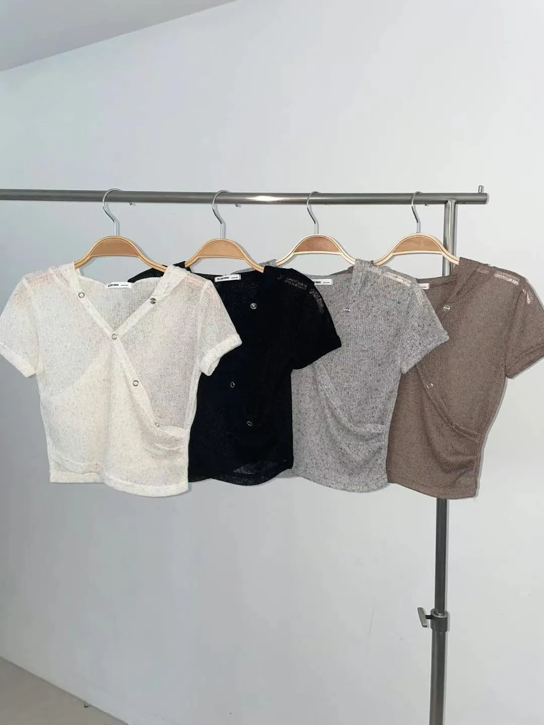 正韓連帽暗釦透膚上衣