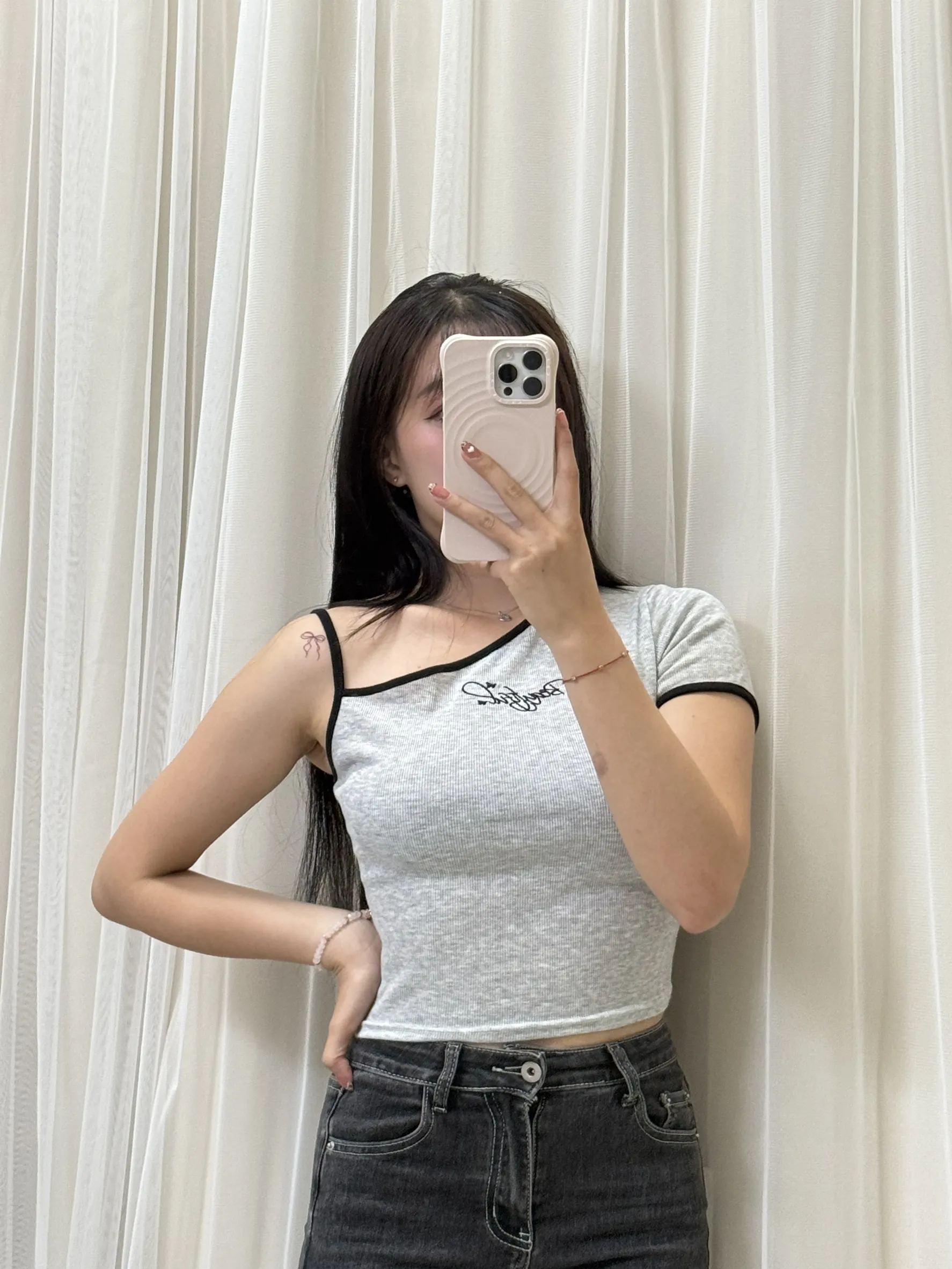 正韓 單肩刺繡造型短袖上衣