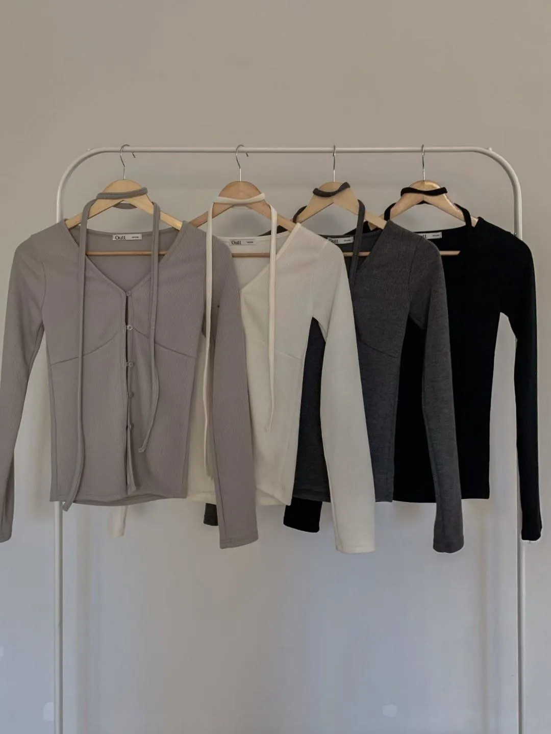 正韓排釦開衩附飄帶上衣