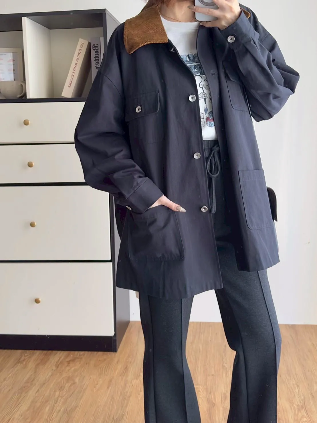 四口袋撞色領中長外套