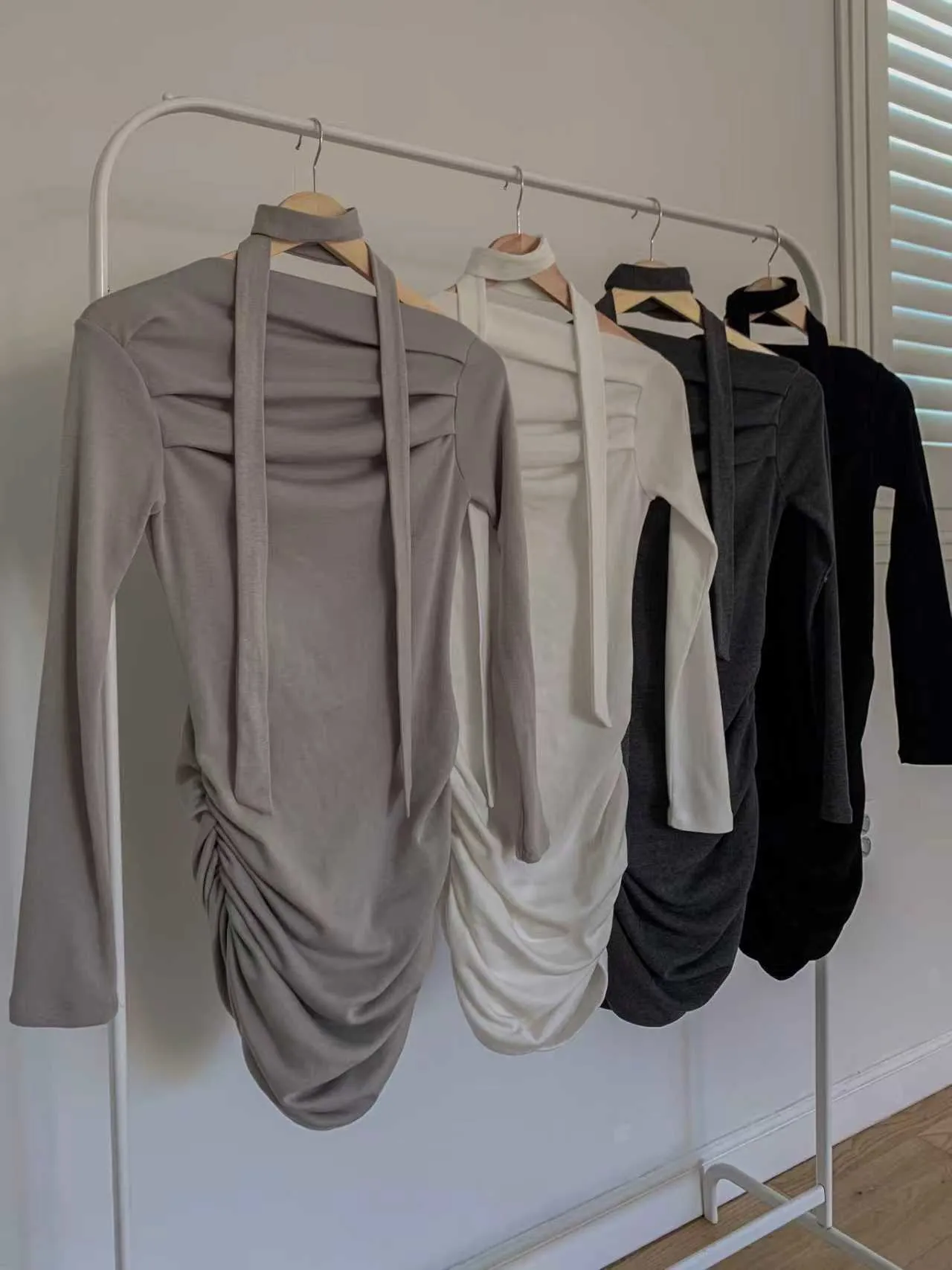 正韓垂身抓皺修身包臀洋