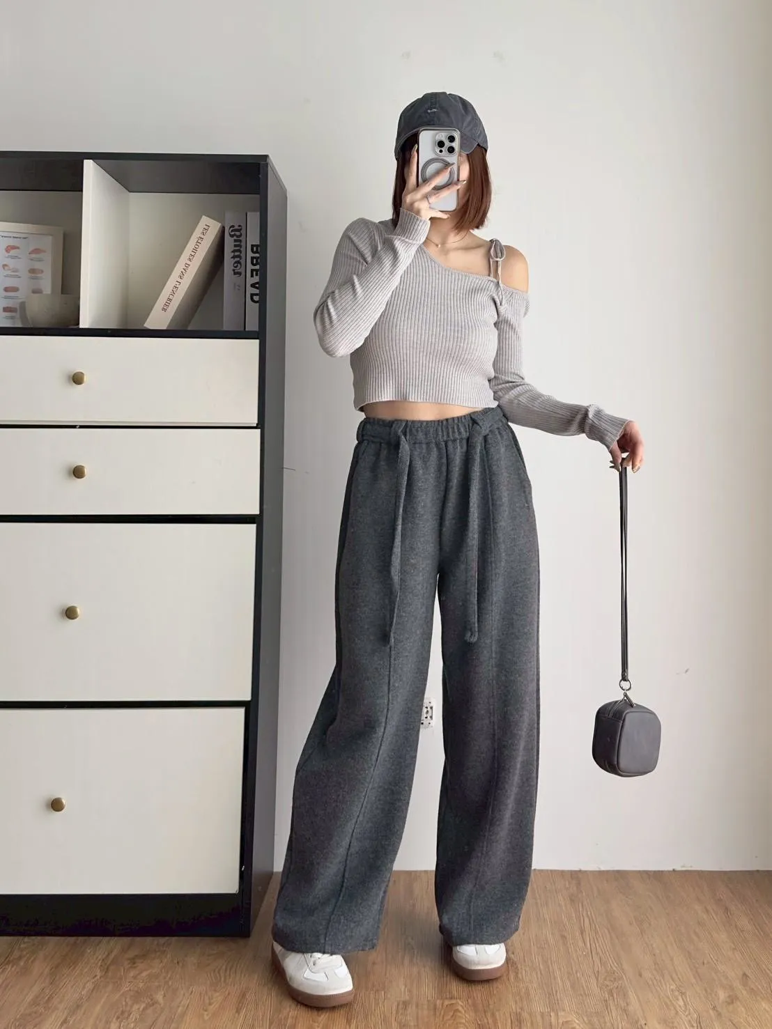 羊絨腰帶彎刀褲