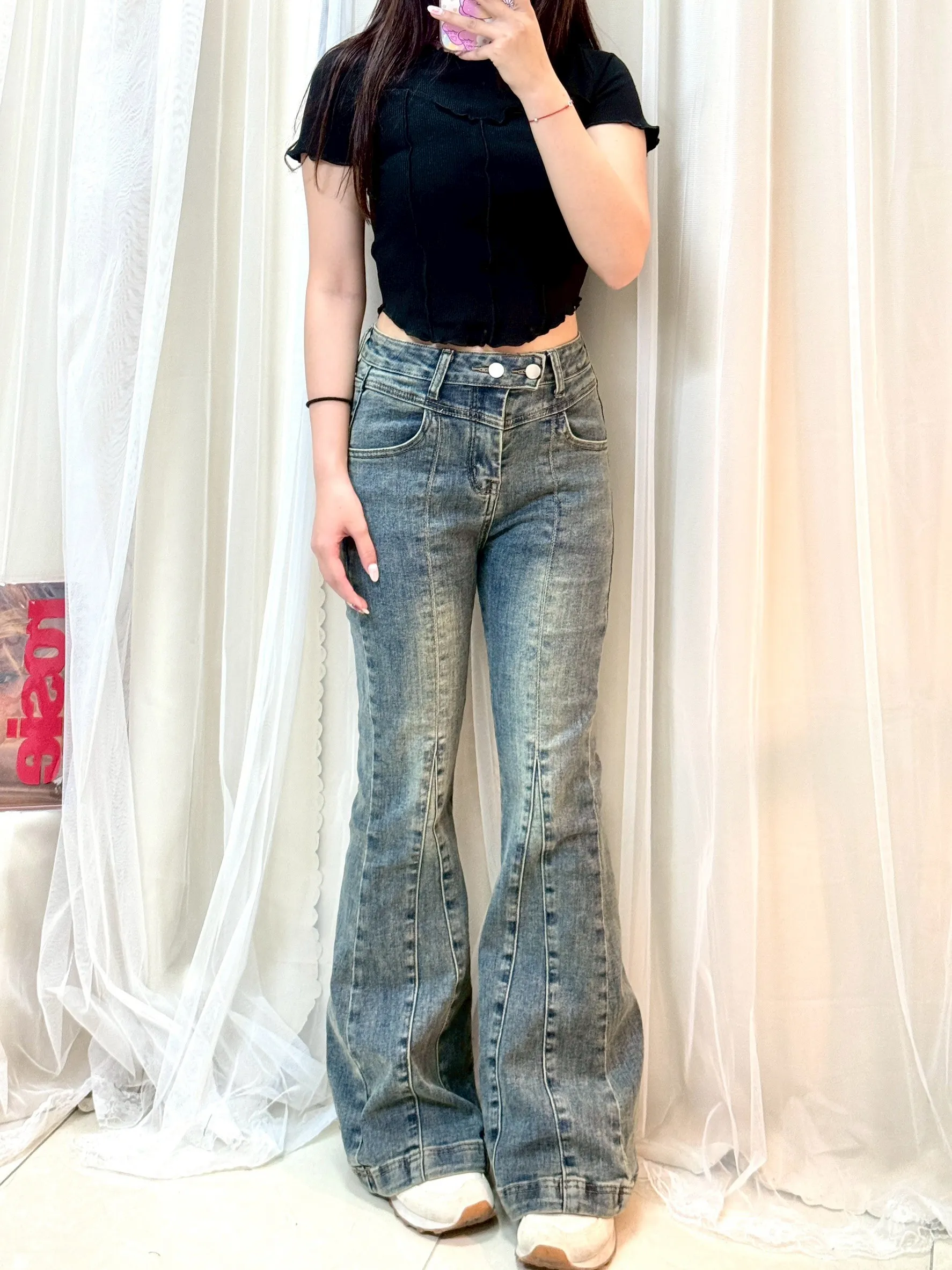 超級顯瘦－修身高彈力車邊牛仔喇叭褲