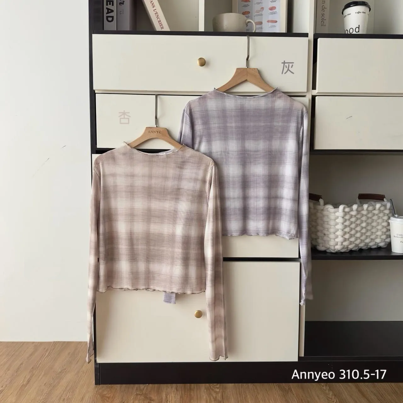 新面料雙格透紗打底衣