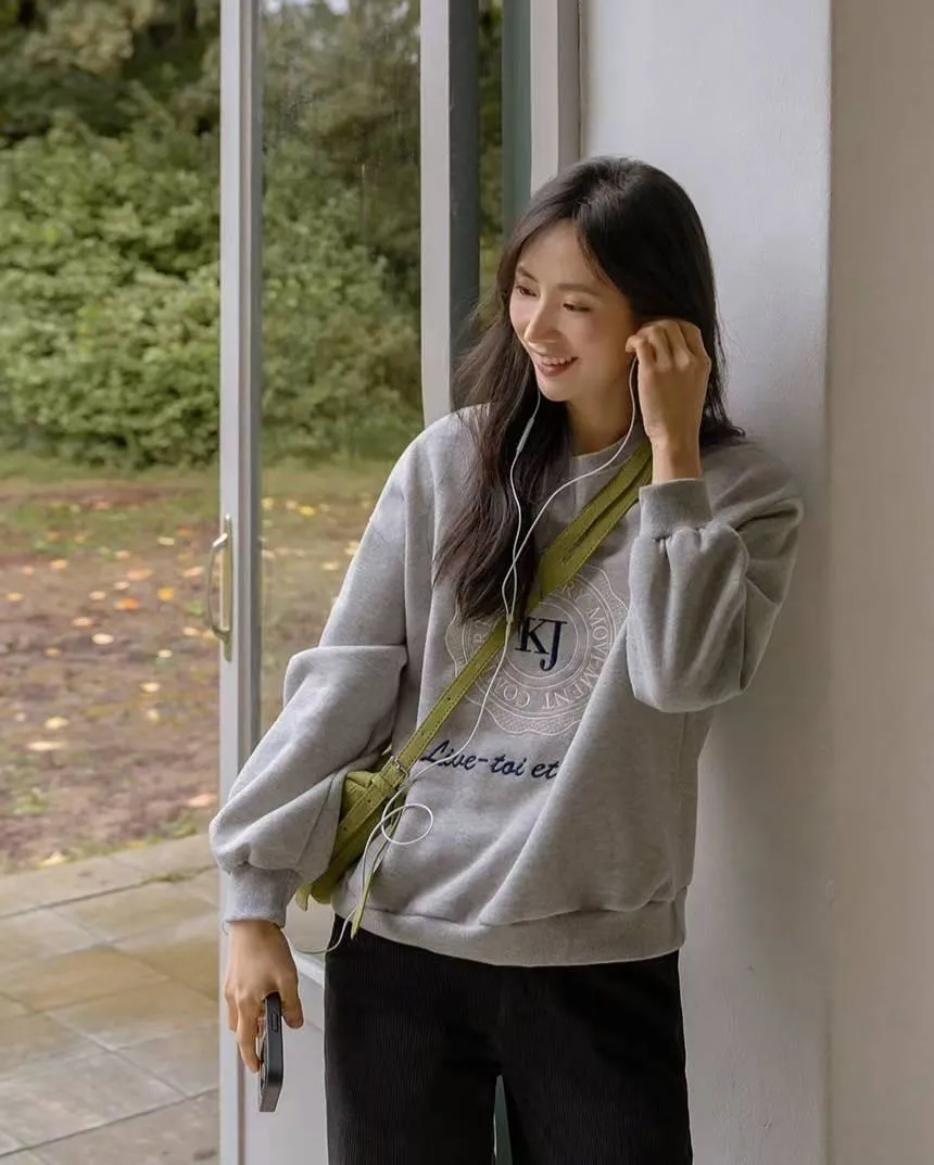 正韓自訂刺繡英字大學T