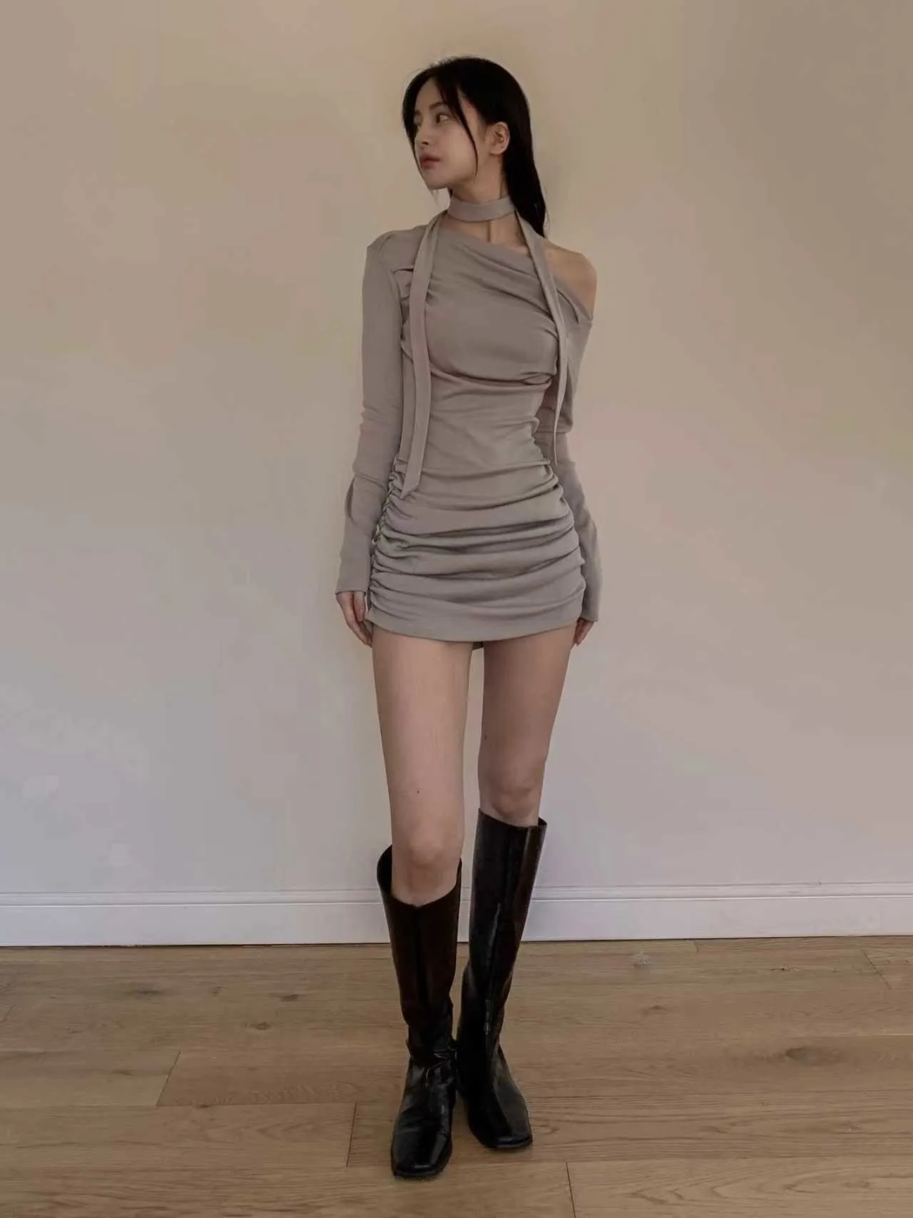 正韓垂身抓皺修身包臀洋