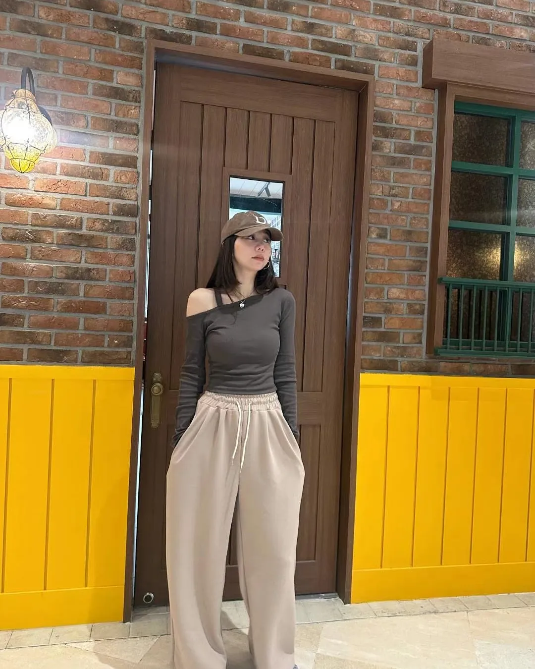 正韓-斜肩帶修身上衣