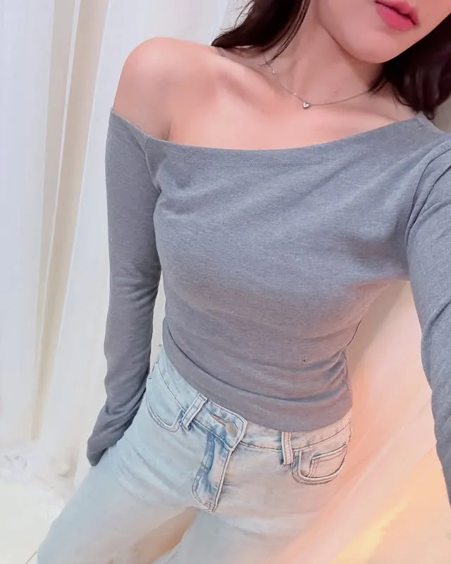 小薈激推自留兩色！超顯瘦斜肩性感上衣