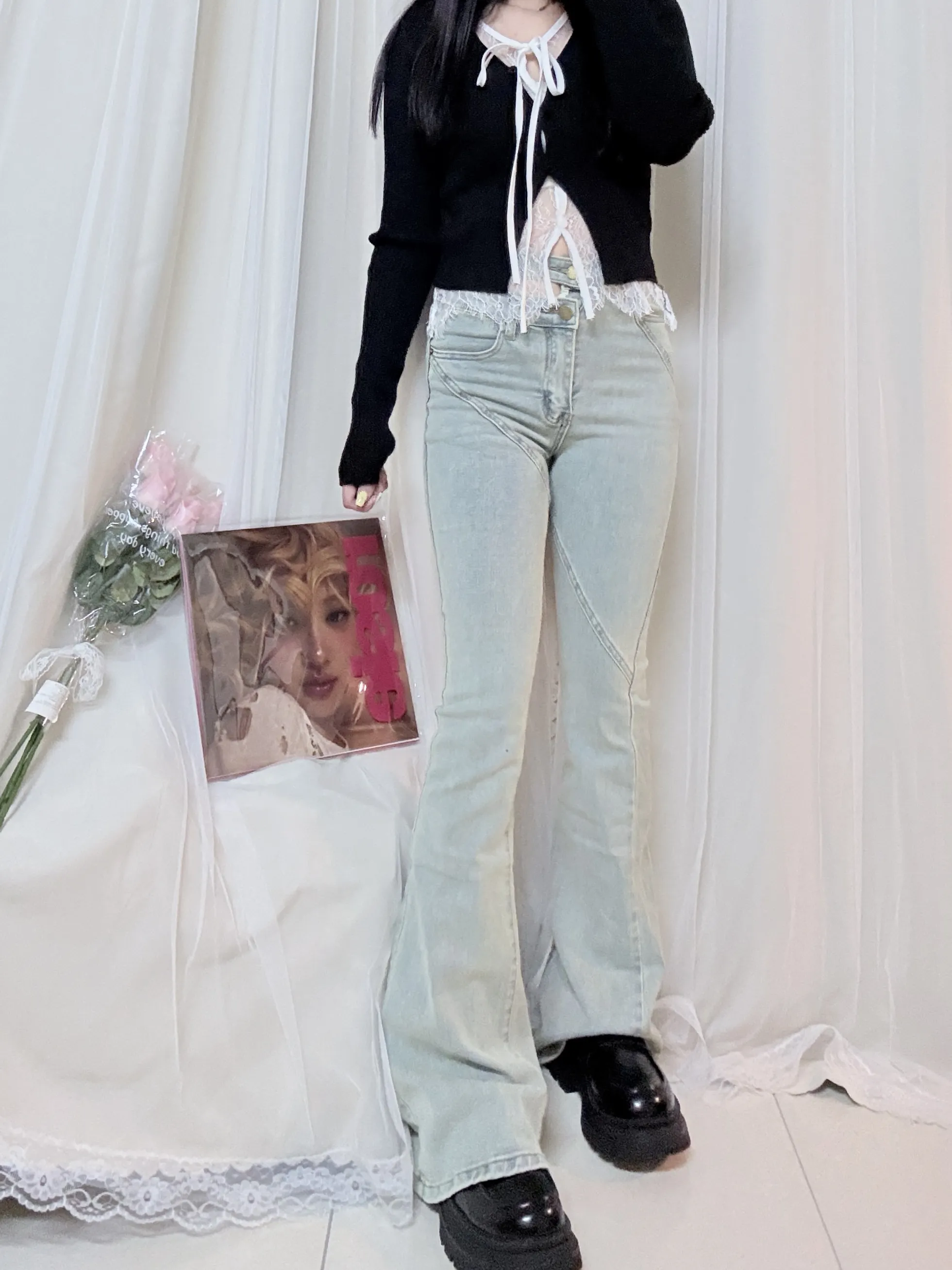 漫畫筷子腿-小心機鏤空高腰修身微喇叭牛仔褲