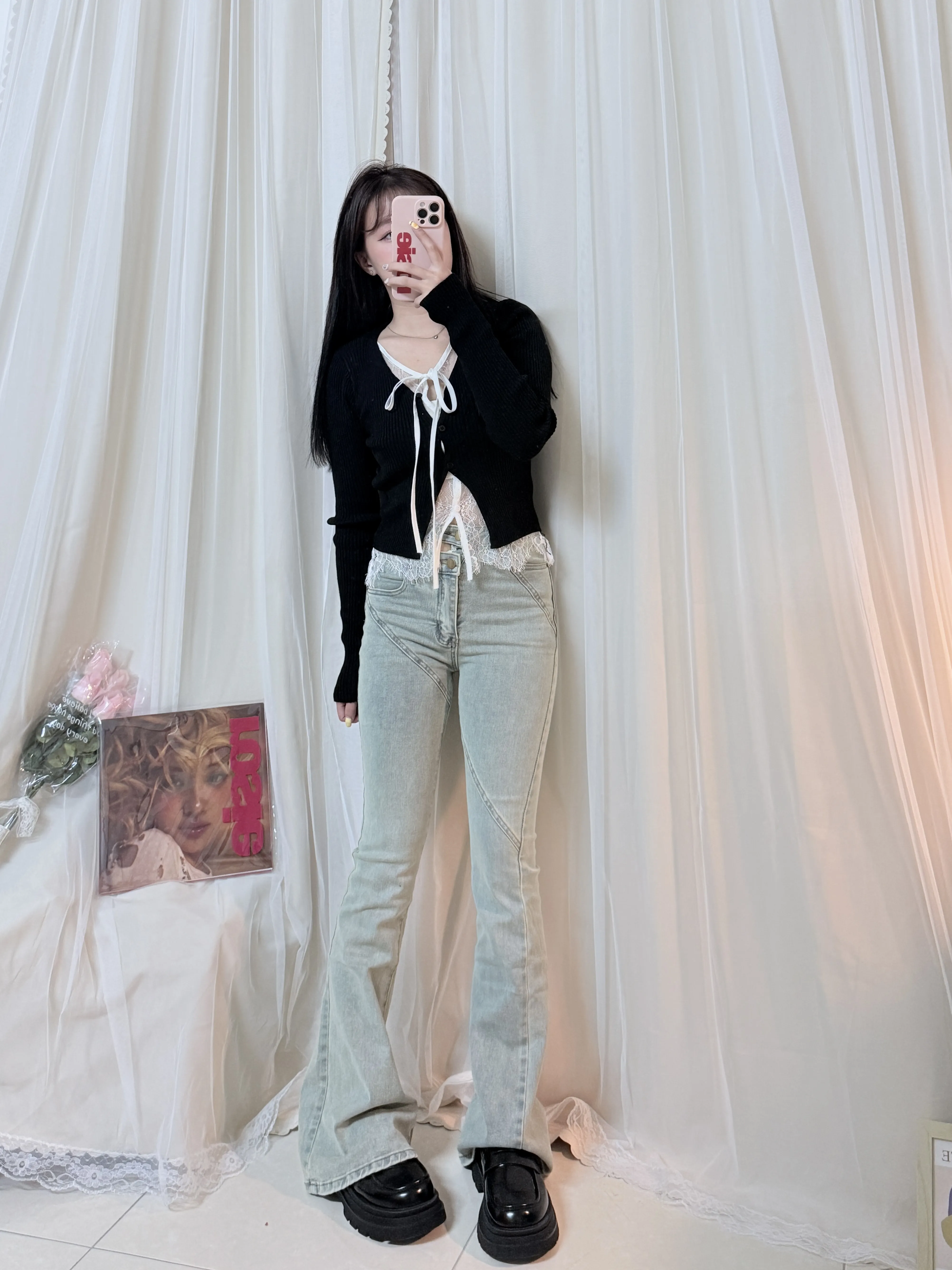 漫畫筷子腿-小心機鏤空高腰修身微喇叭牛仔褲