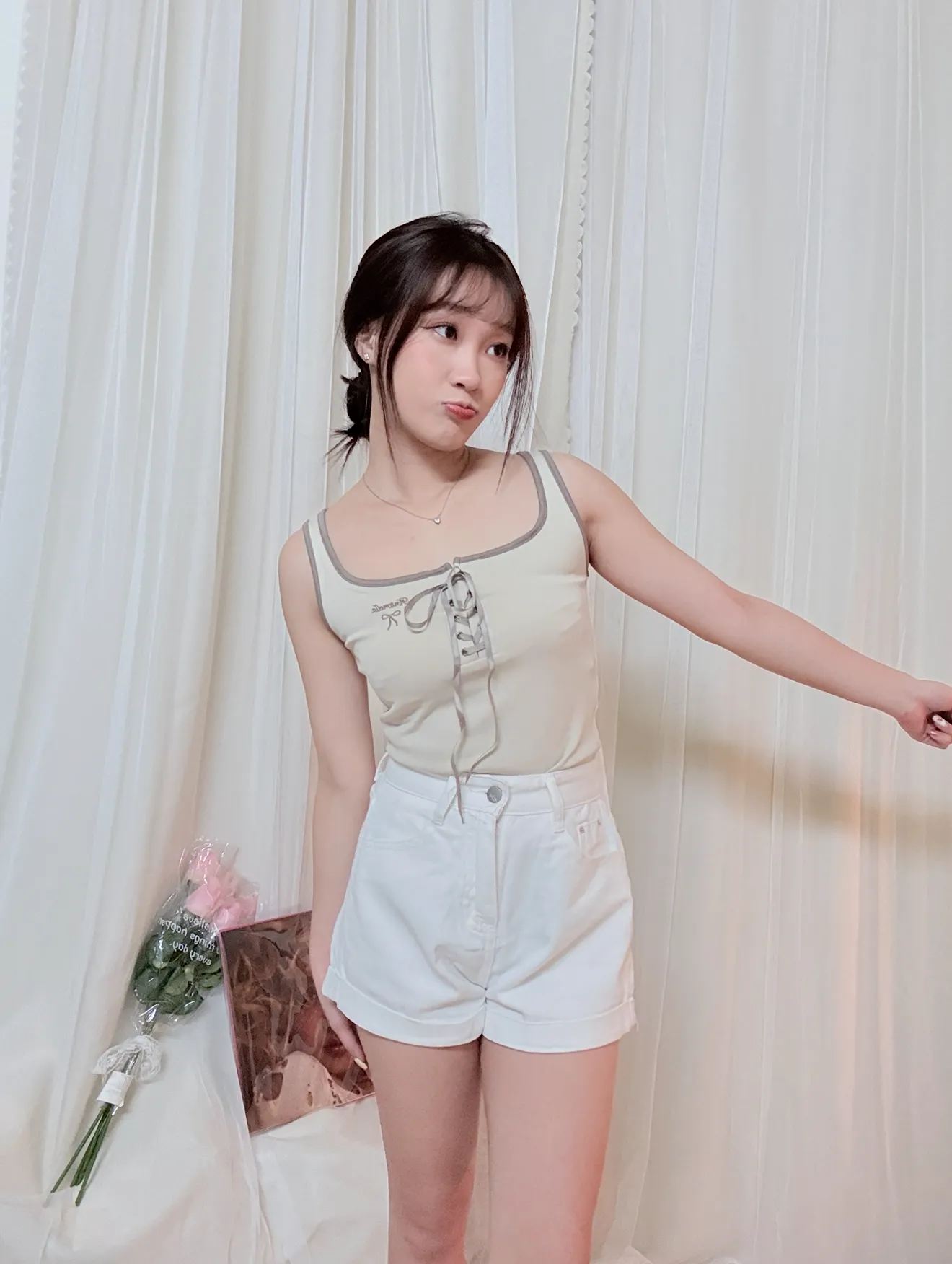 闆娘激推-質感超好撞色綁帶芭蕾刺繡背心