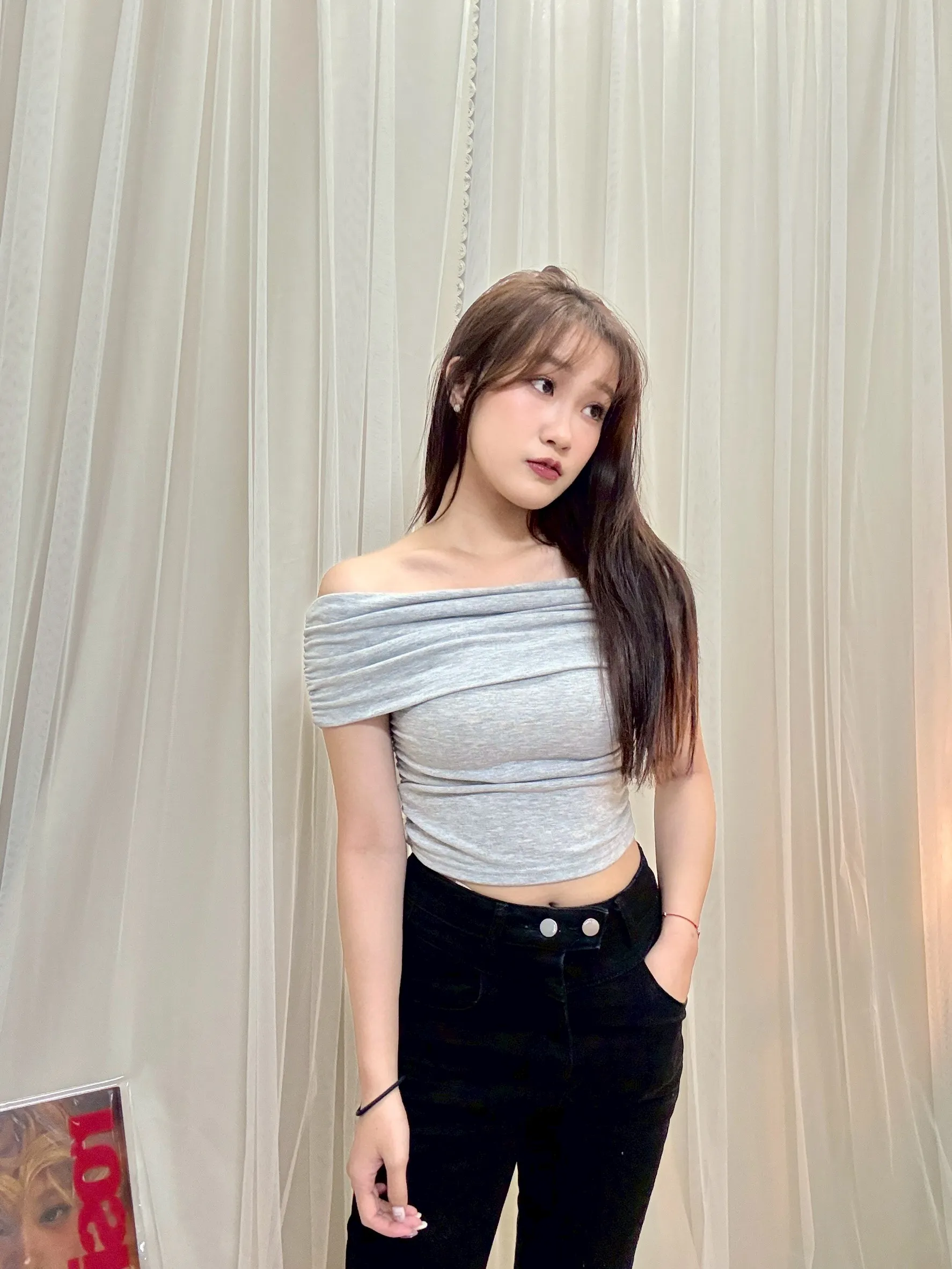 韓劇女主-正韓側邊抓皺顯瘦露肩一字領