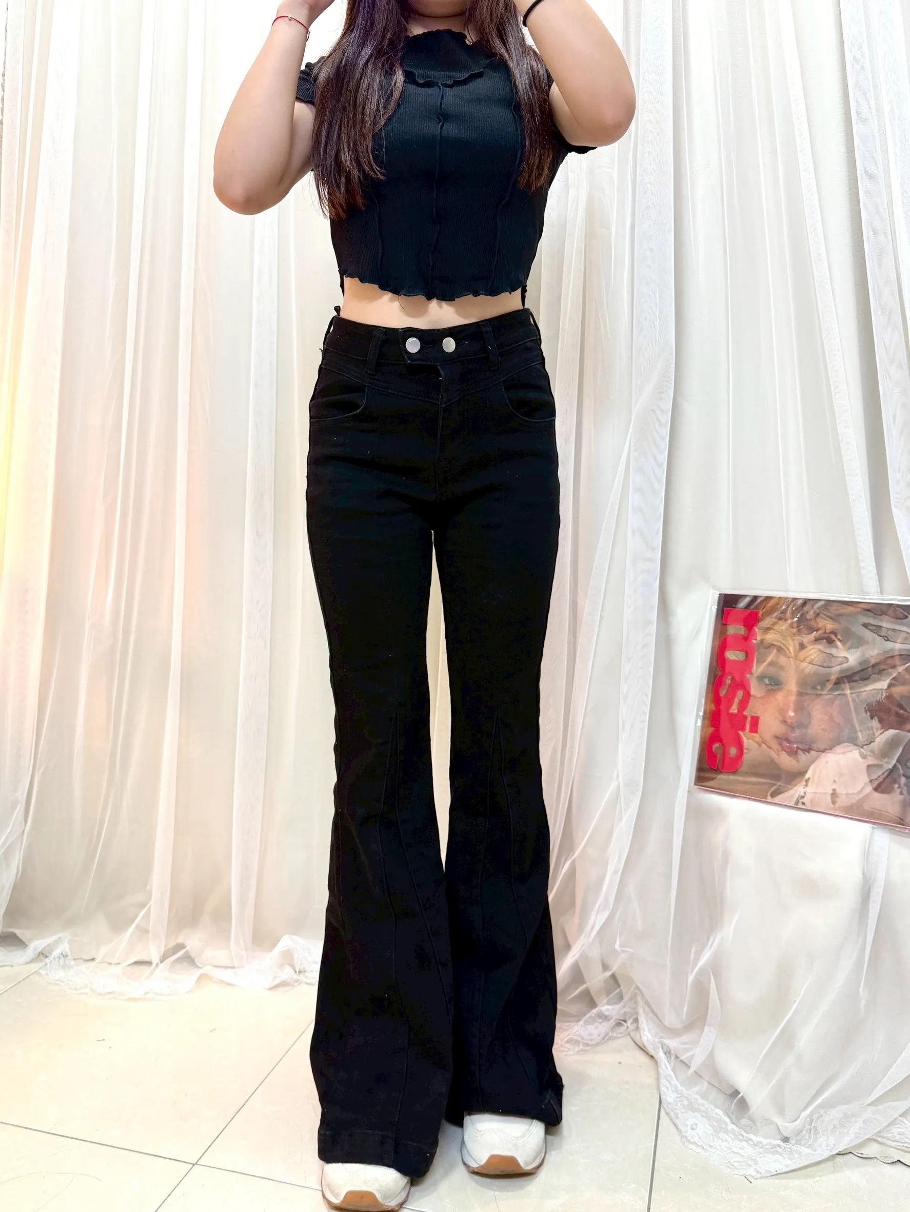 超級顯瘦－修身高彈力車邊牛仔喇叭褲