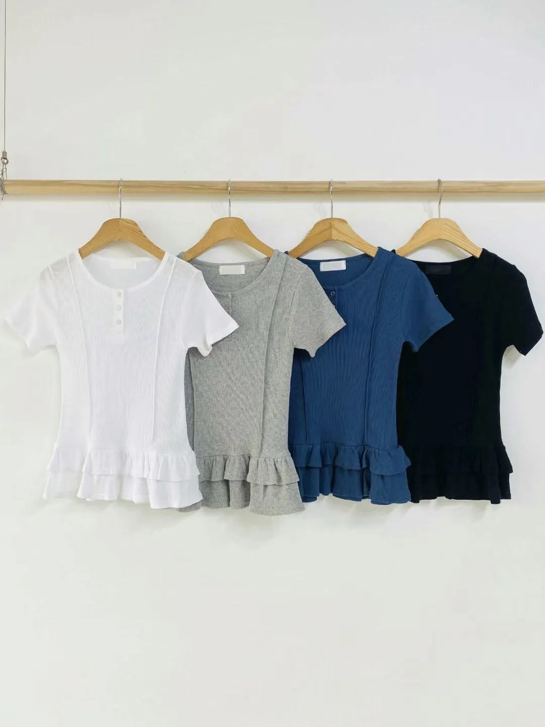 正韓 鈕扣線條蛋糕尾上衣