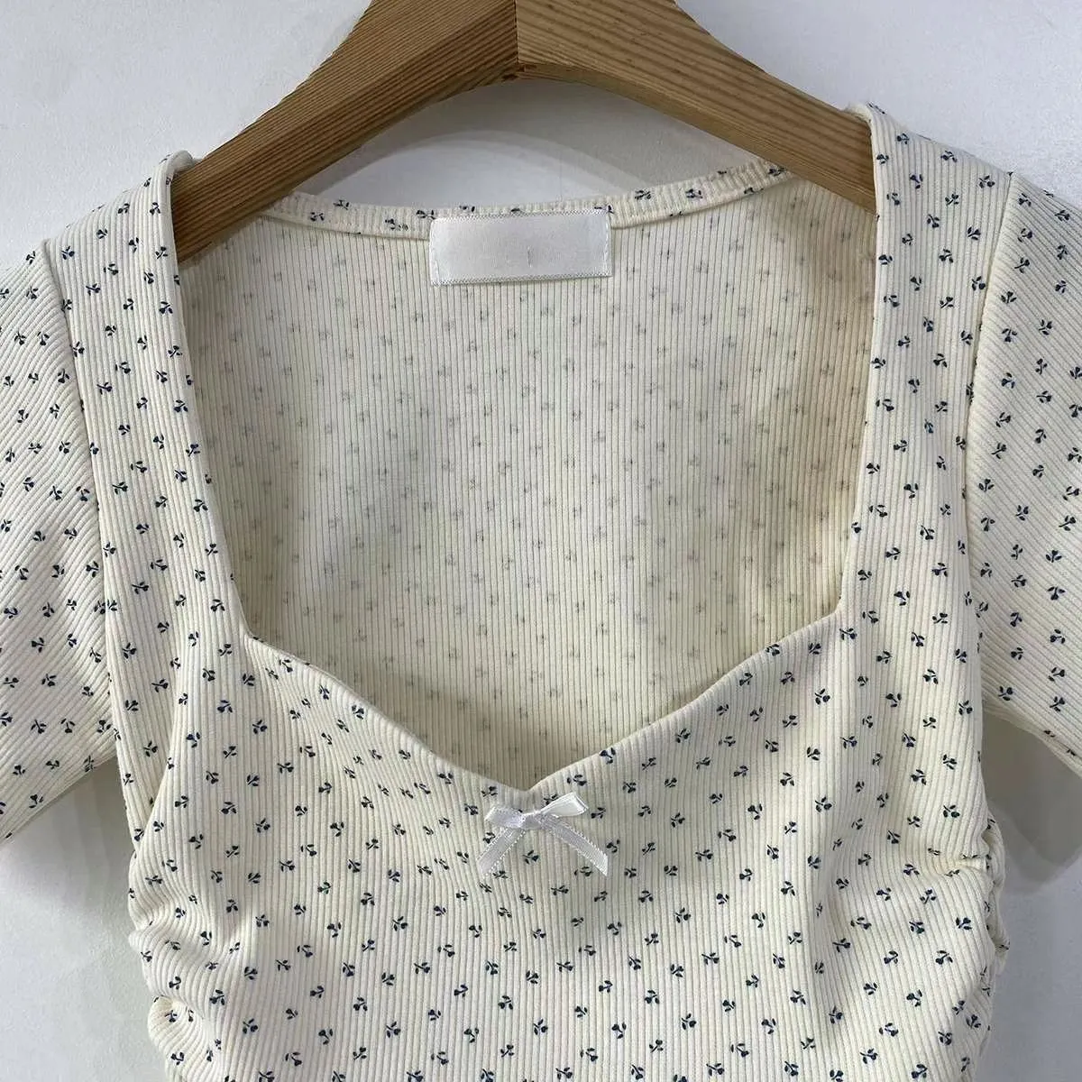 正韓方碎花側抓皺上衣