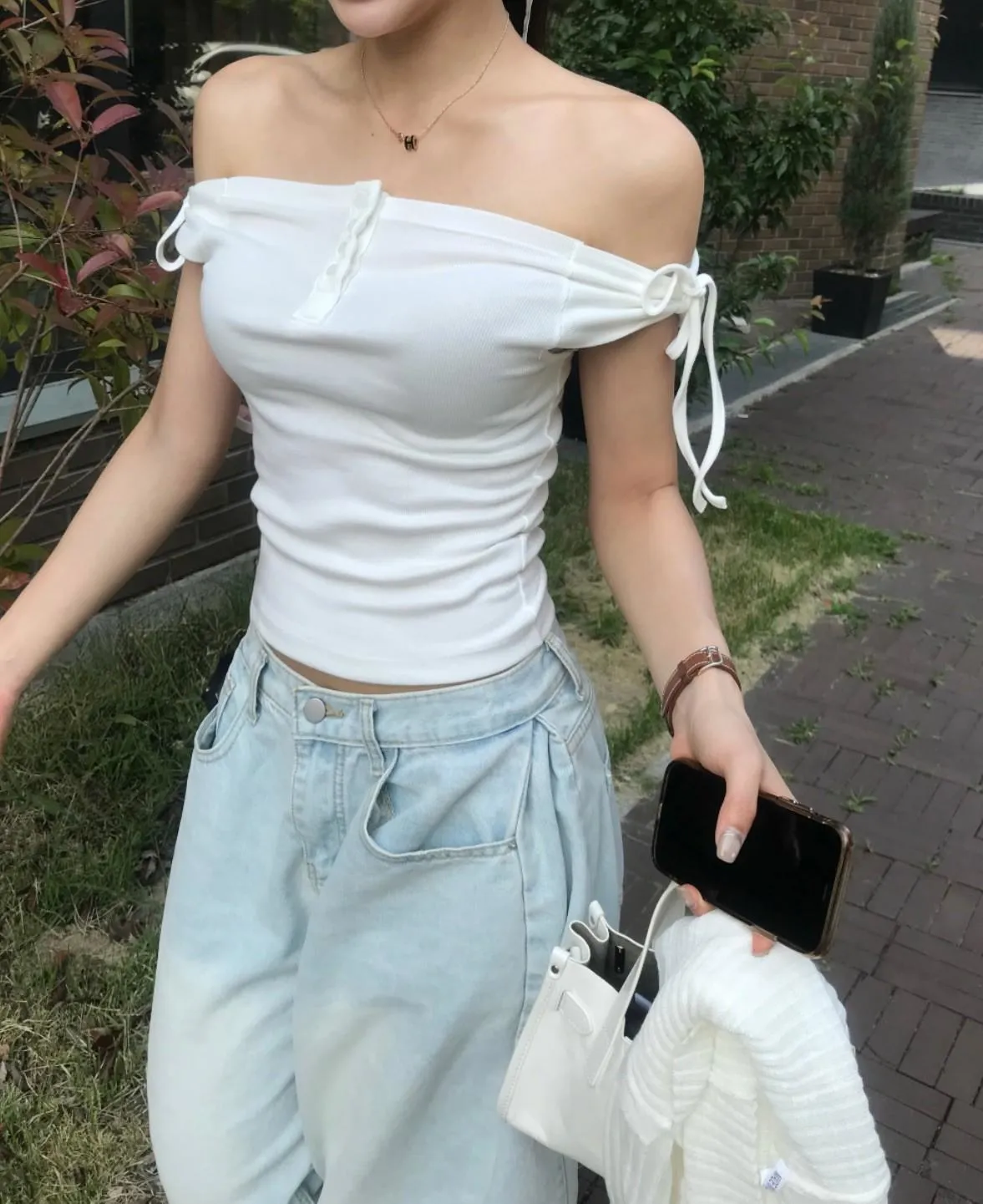 正韓 一字領肩蝴蝶結排釦上衣