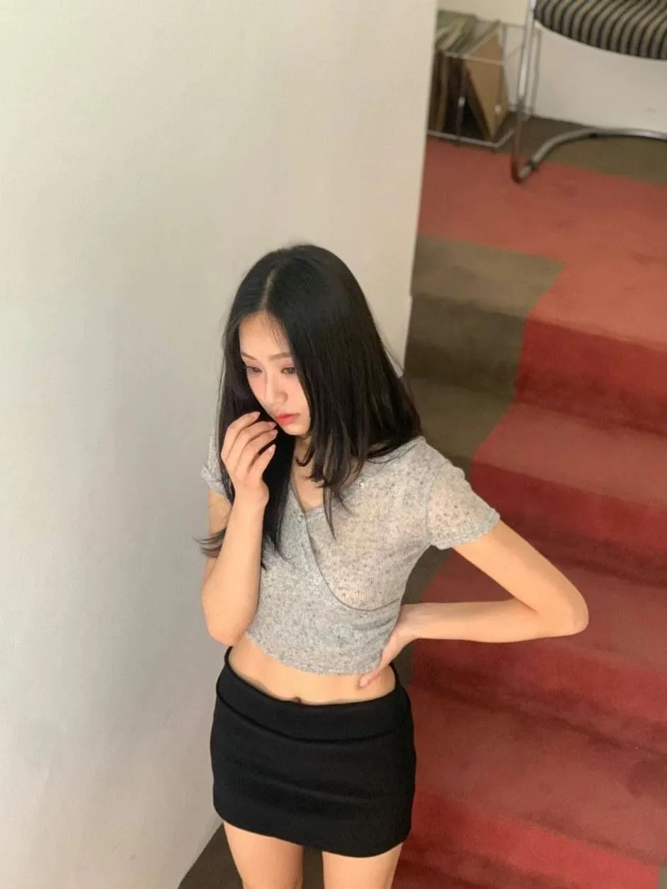 正韓連帽暗釦透膚上衣