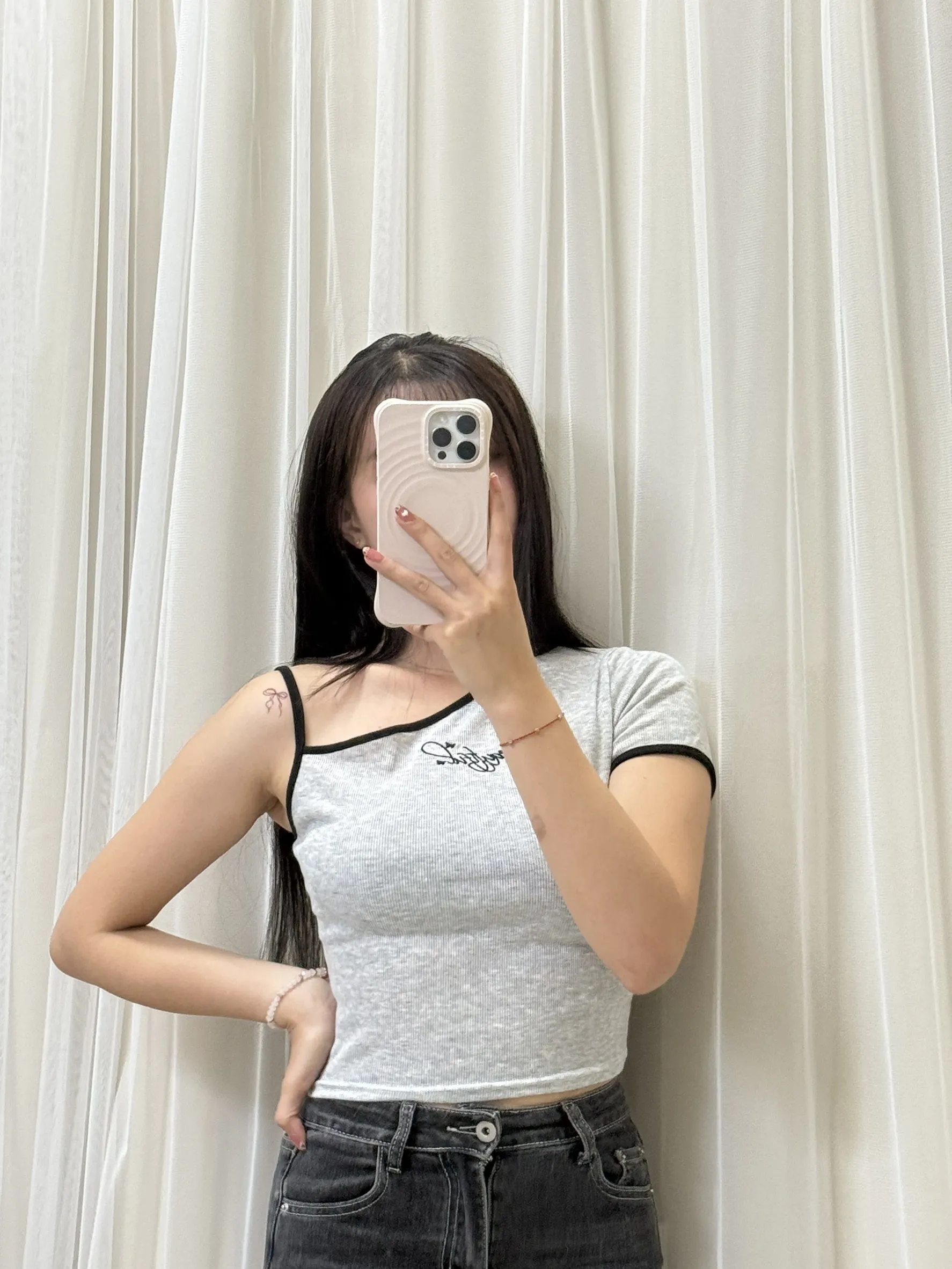 正韓 單肩刺繡造型短袖上衣