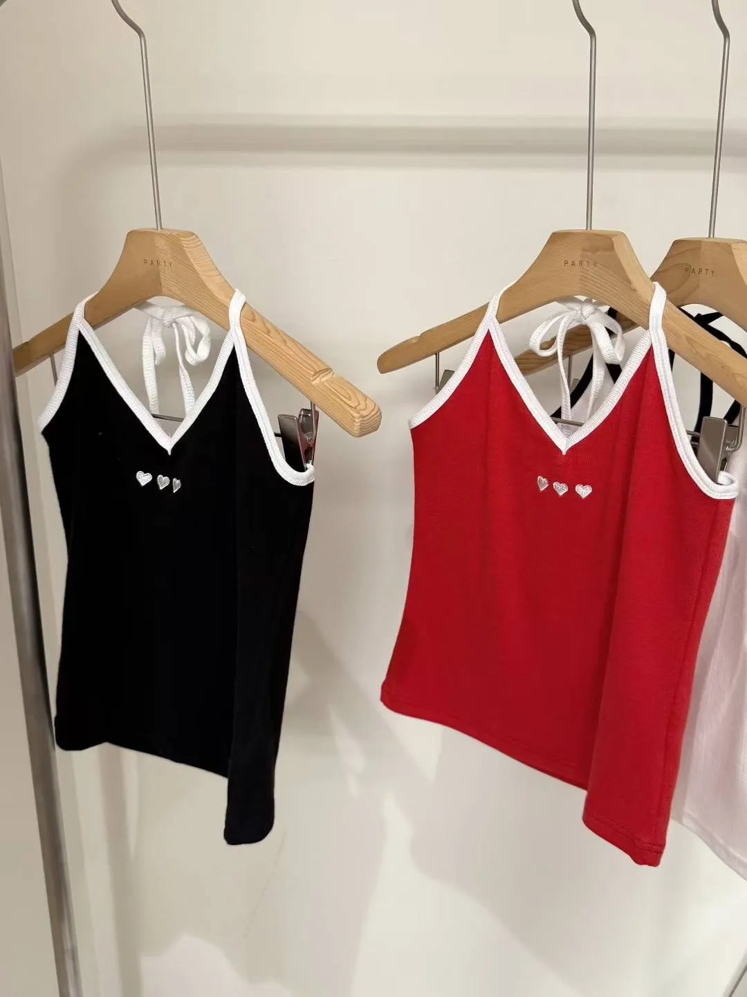 掛脖綁帶心型刺繡背心