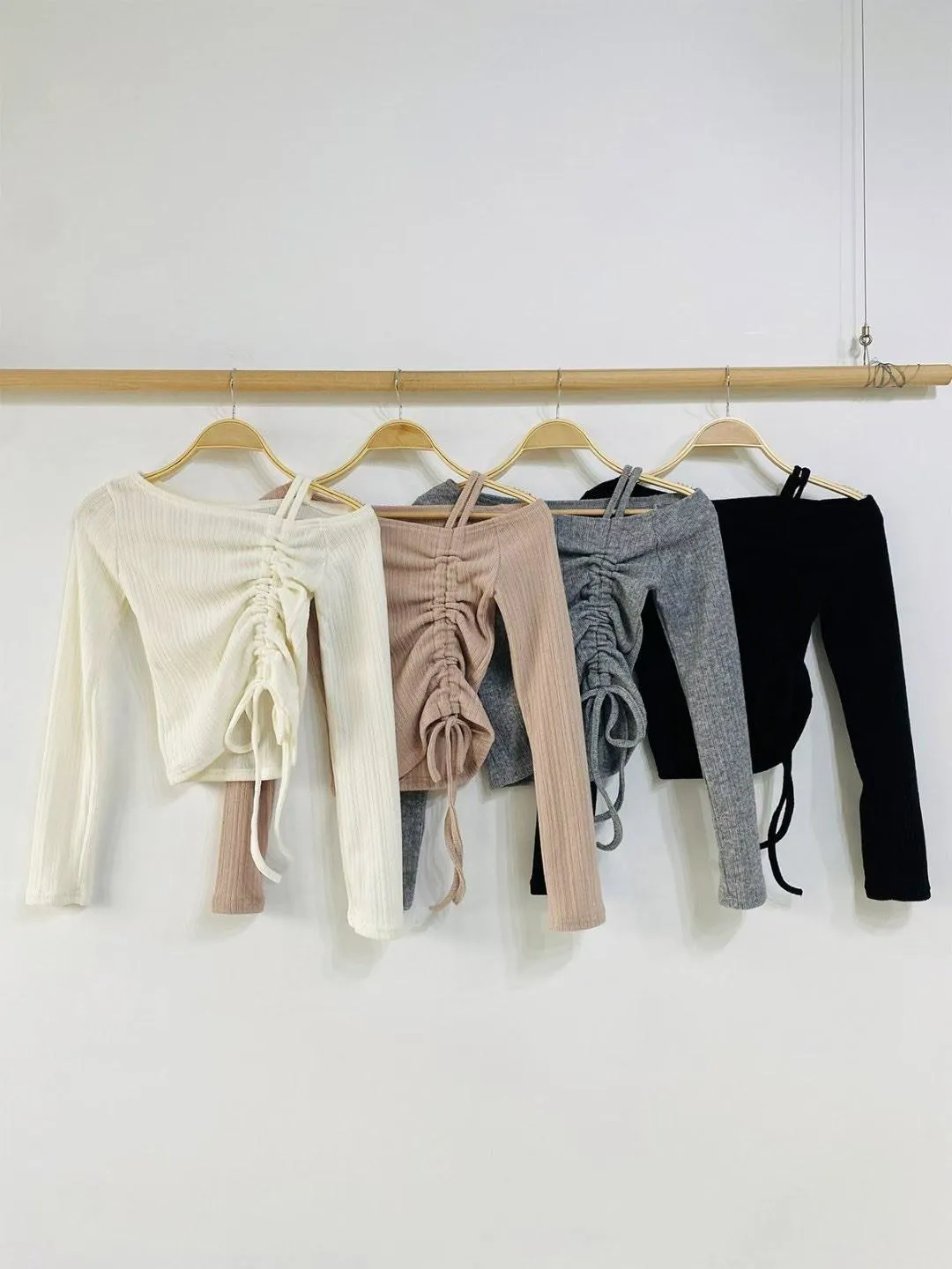 正韓露肩線條綁帶針織上衣