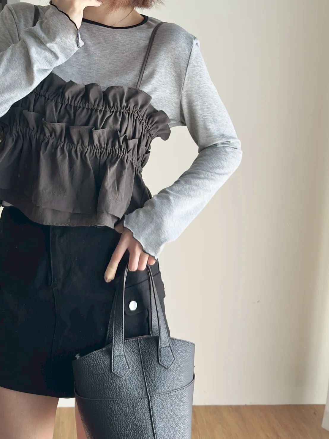 綁帶荷葉細肩背心