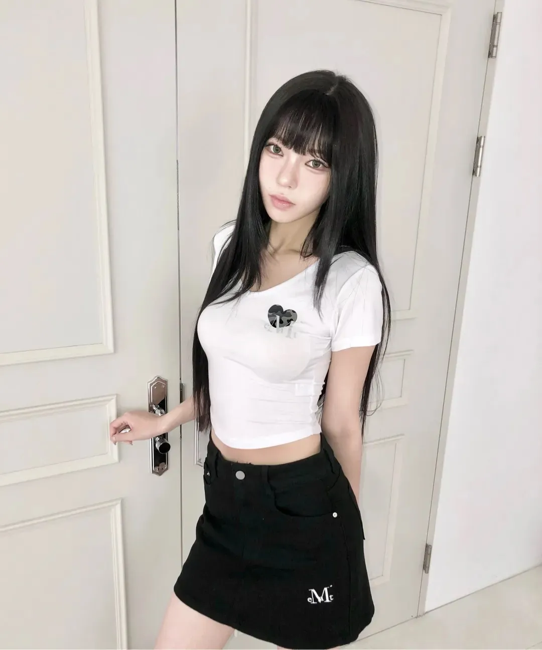 【預購】 MUCENT VAINT HEART CAMO V-NECK HALF T  迷彩 愛心 下圓弧修身上衣